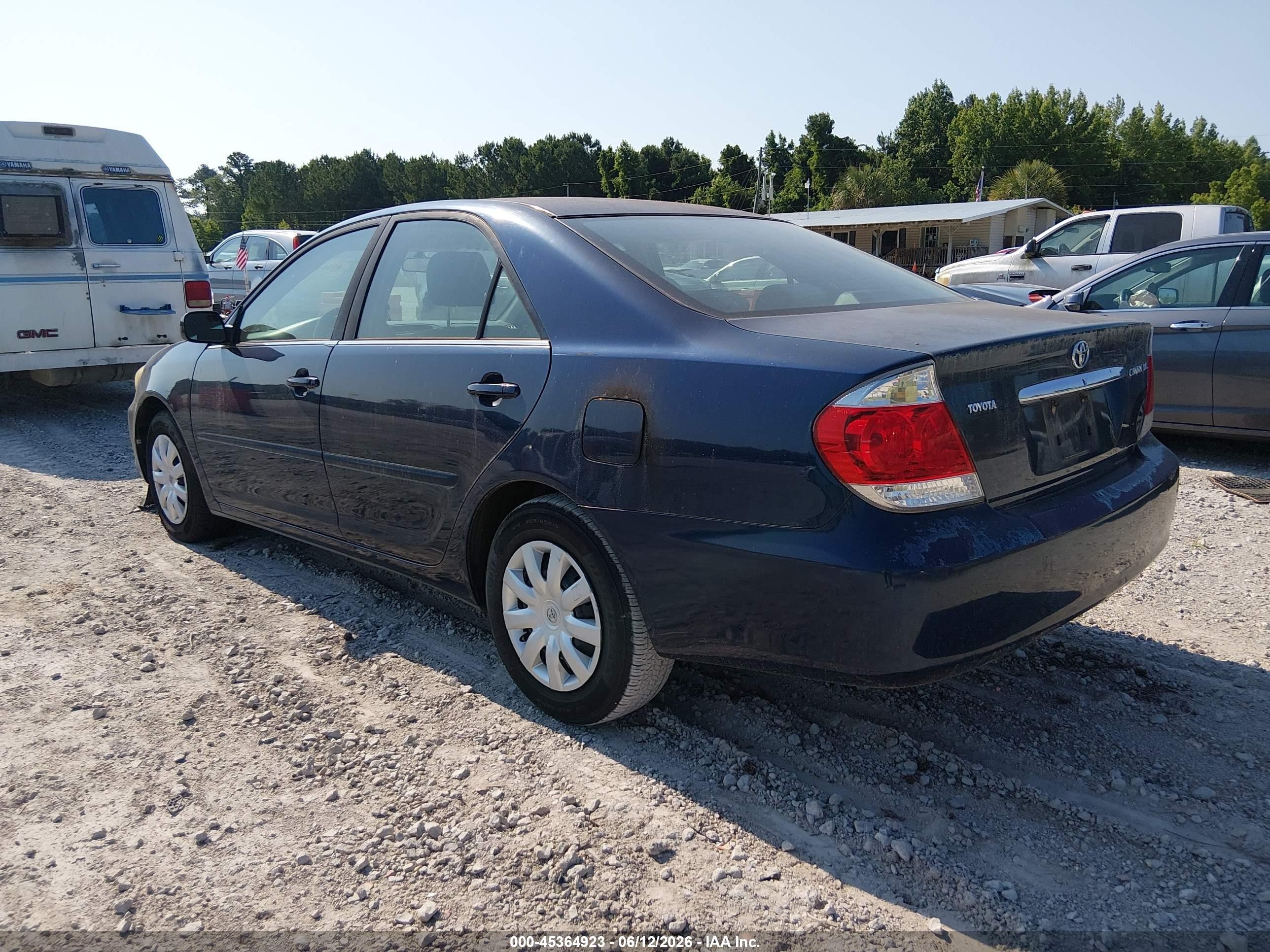 2005 Toyota Camry Le Blue vin: 4T1BE32K05U079031