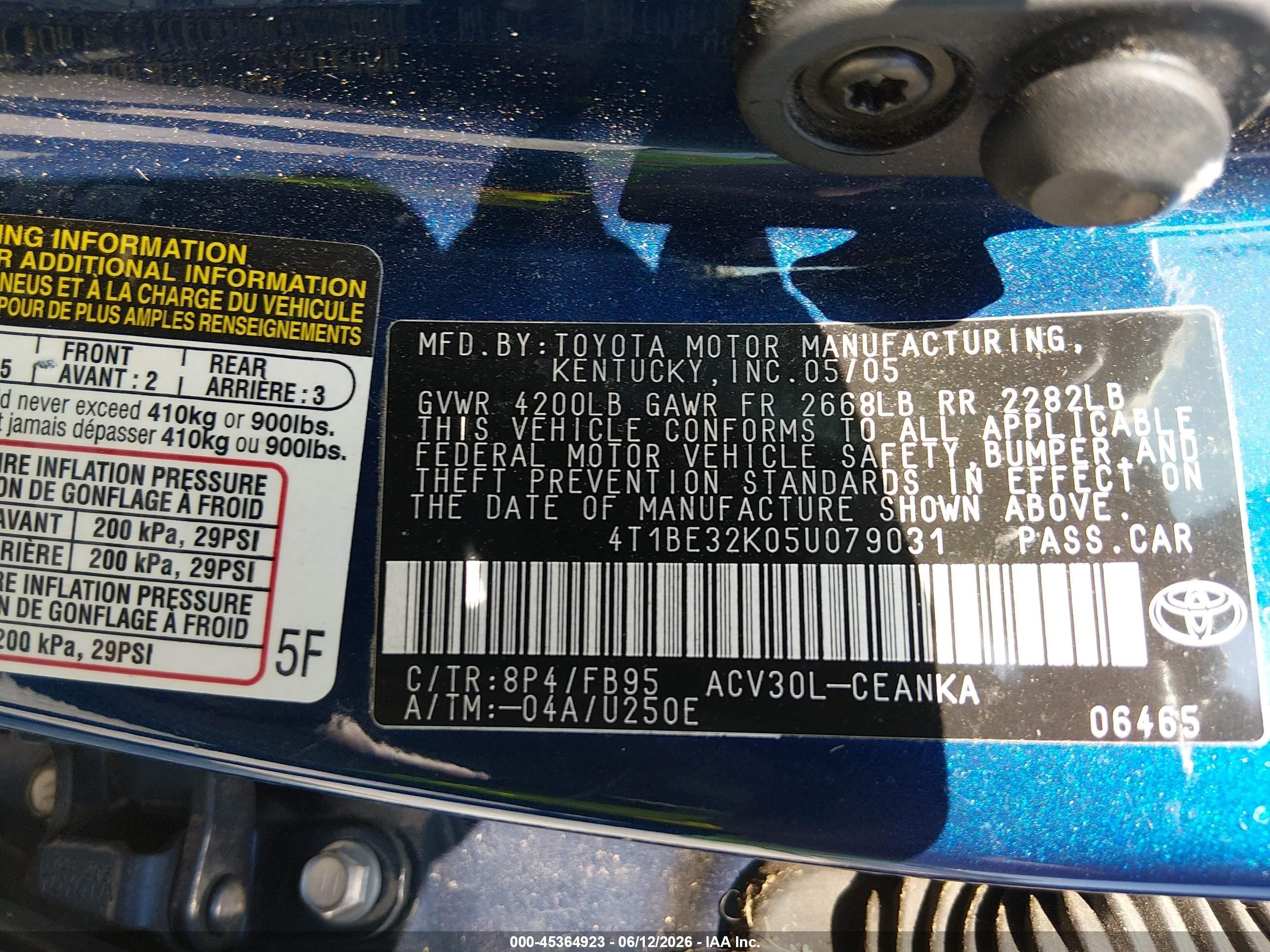 2005 Toyota Camry Le Blue vin: 4T1BE32K05U079031