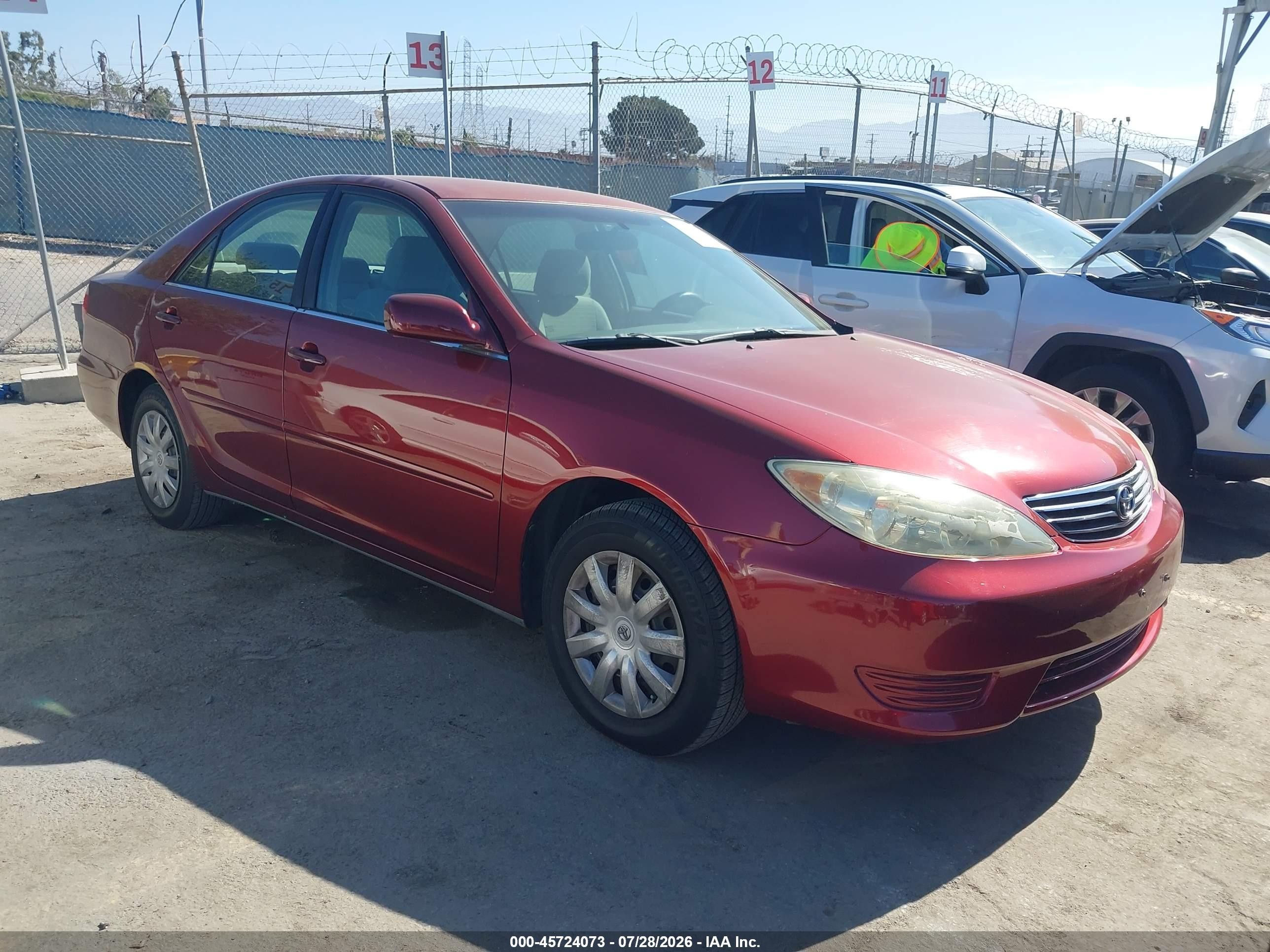 2005 Toyota Camry Le Красный vin: 4T1BE32K05U095147