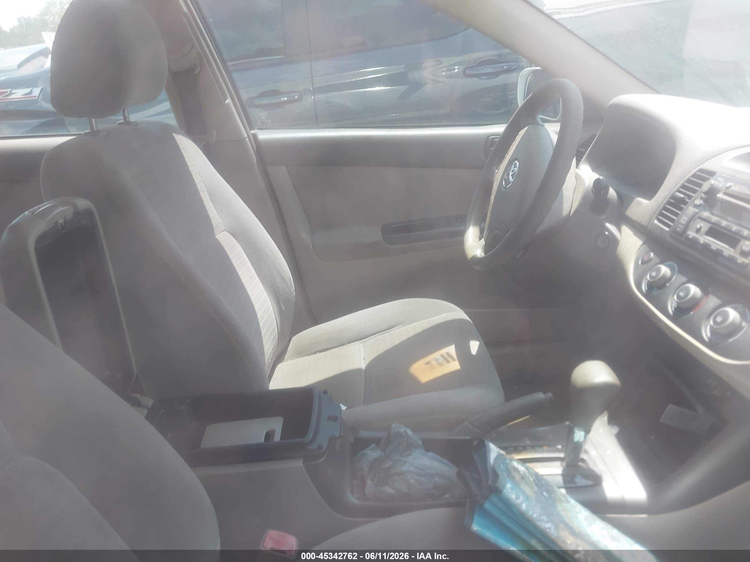 2005 Toyota Camry Le White vin: 4T1BE32K05U390958