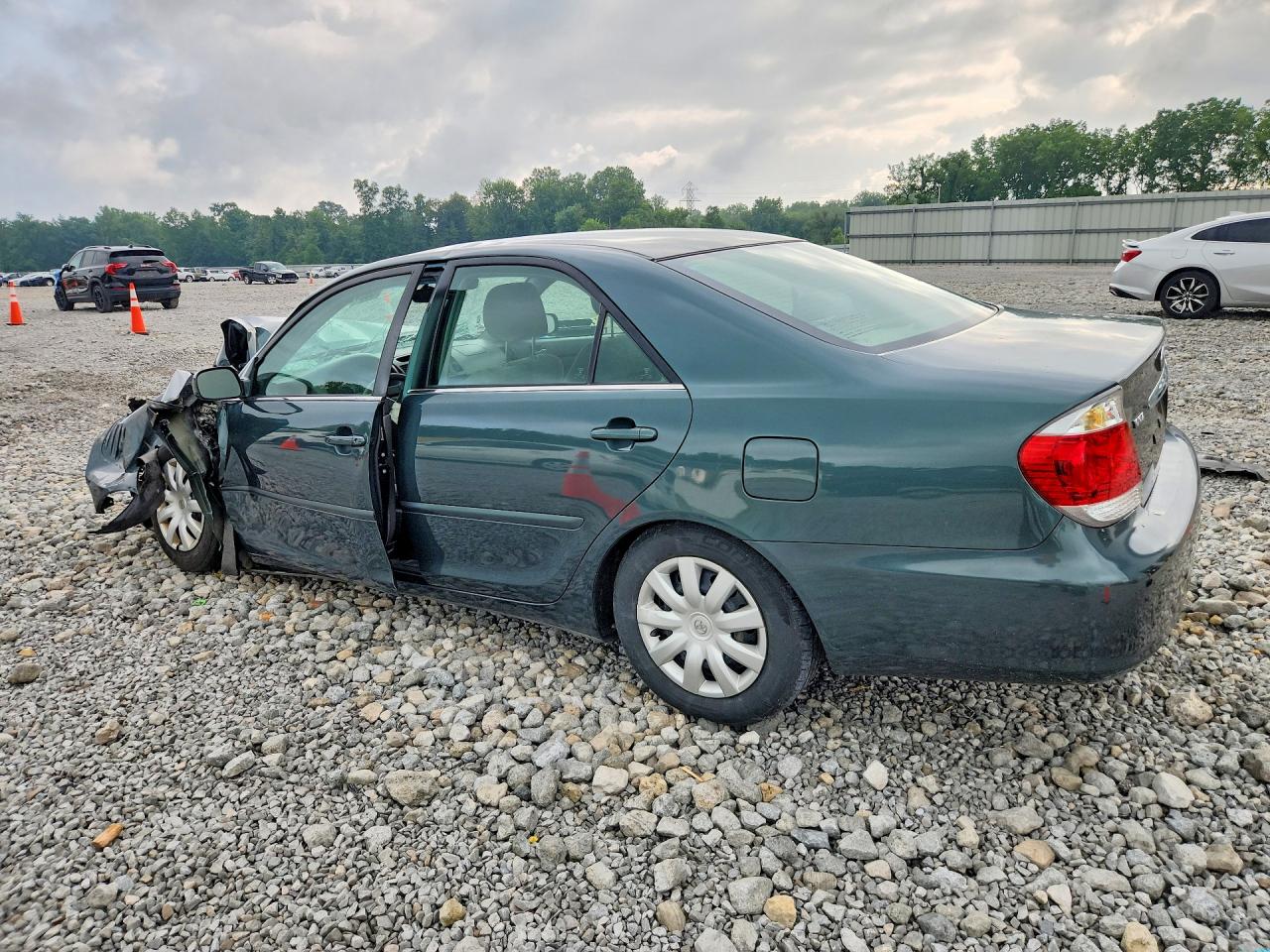 2005 Toyota Camry Le Green vin: 4T1BE32K05U397960