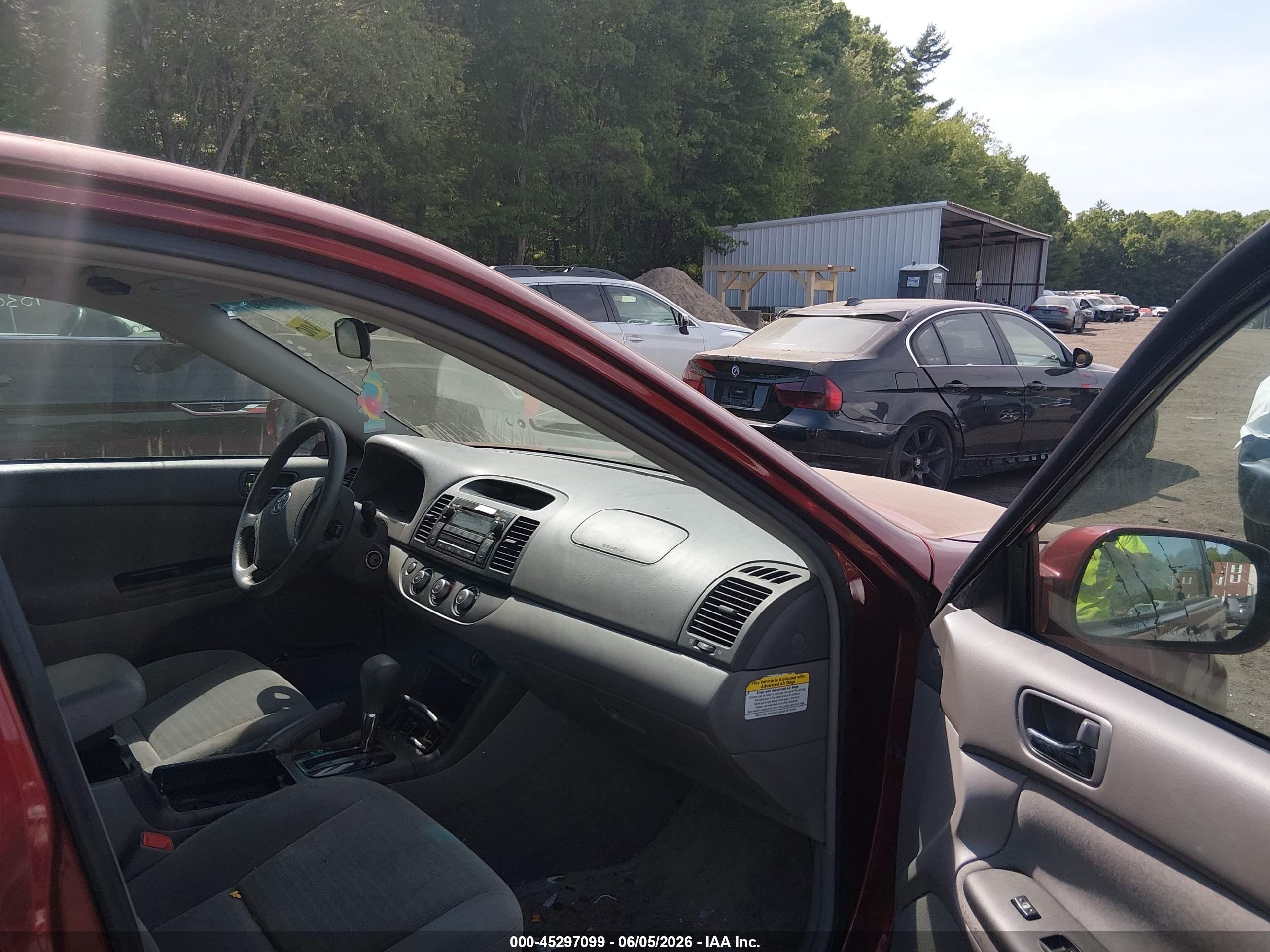 2005 Toyota Camry Le Red vin: 4T1BE32K05U407788