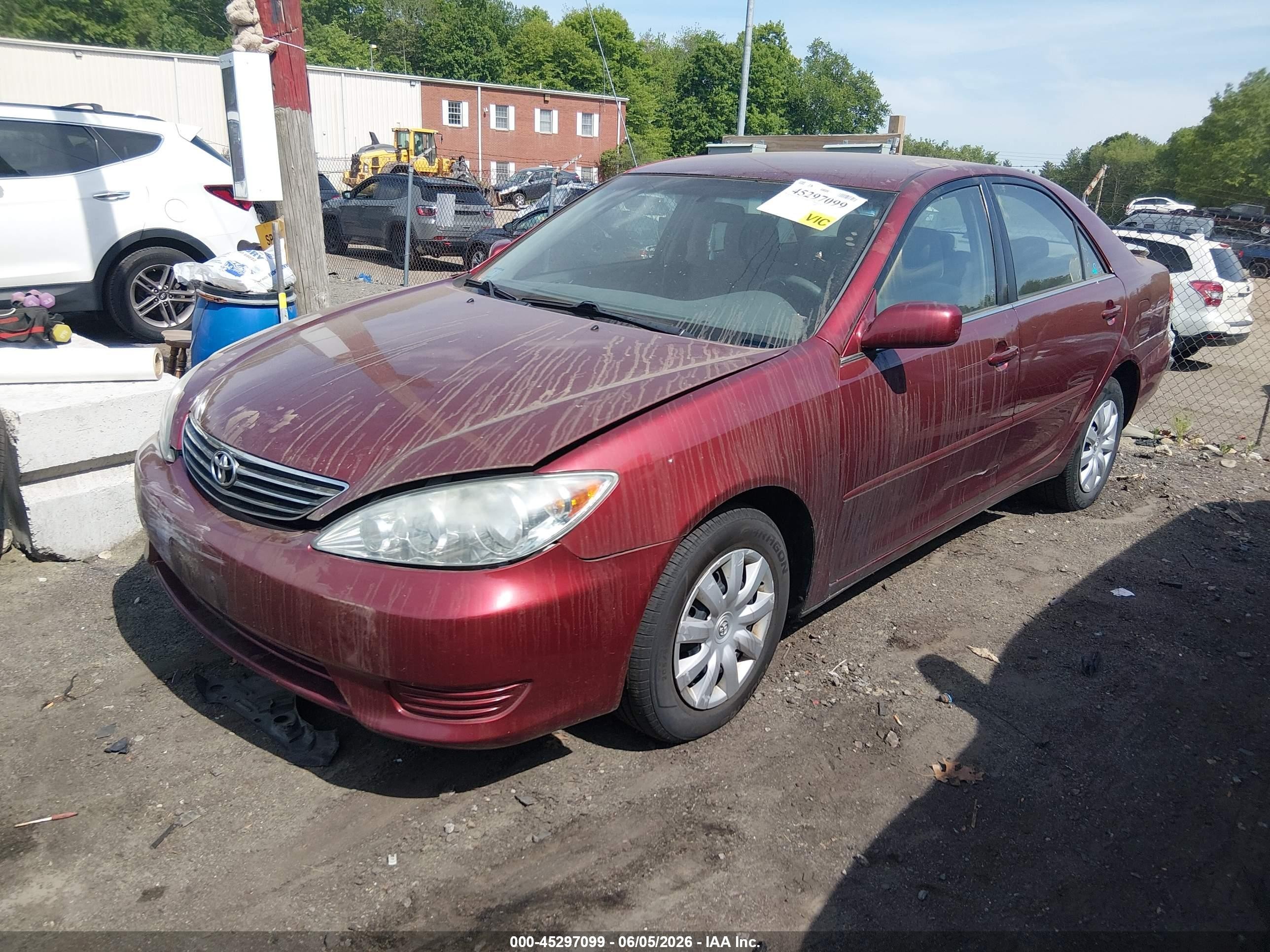 2005 Toyota Camry Le Red vin: 4T1BE32K05U407788