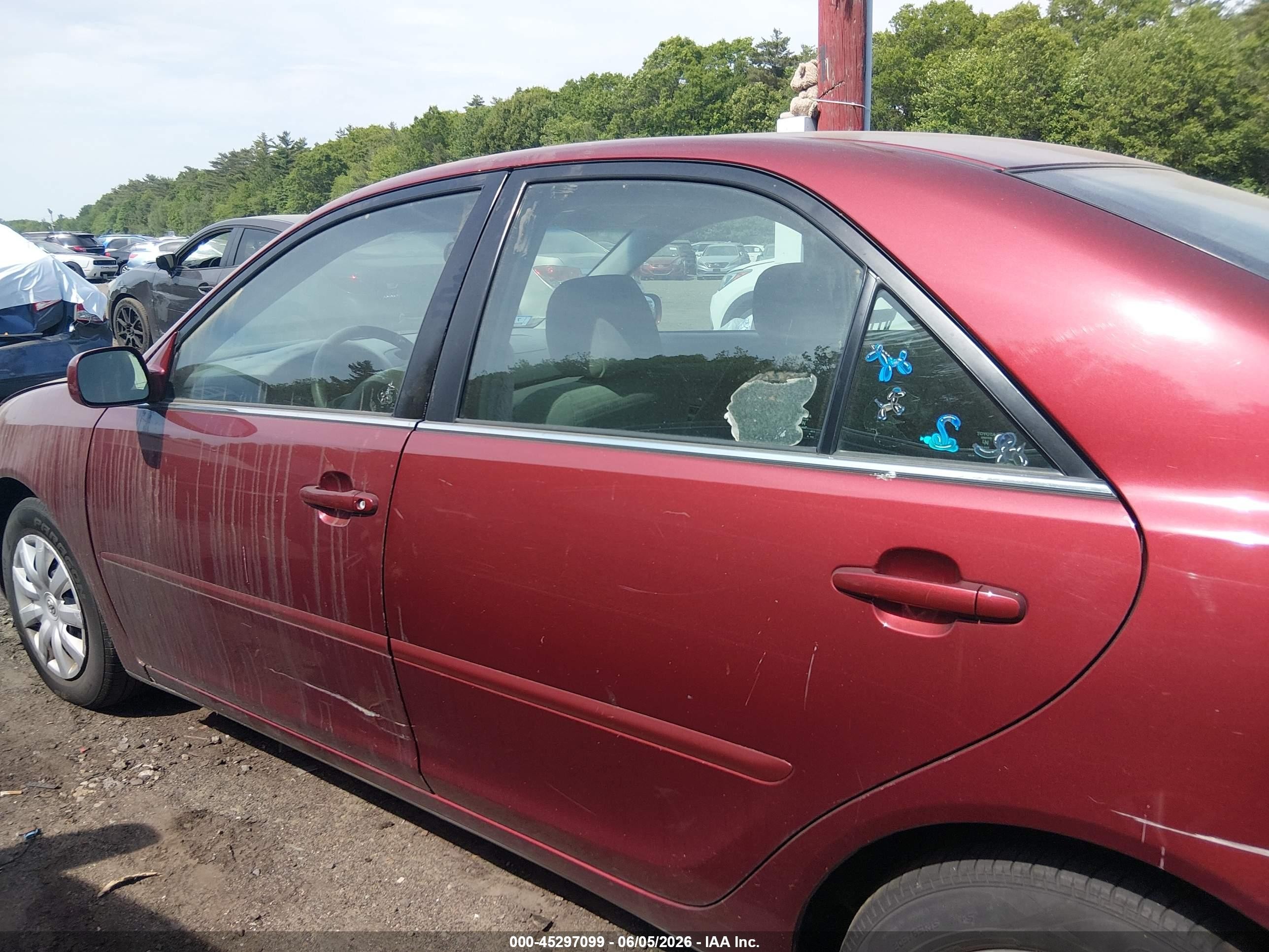 2005 Toyota Camry Le Red vin: 4T1BE32K05U407788