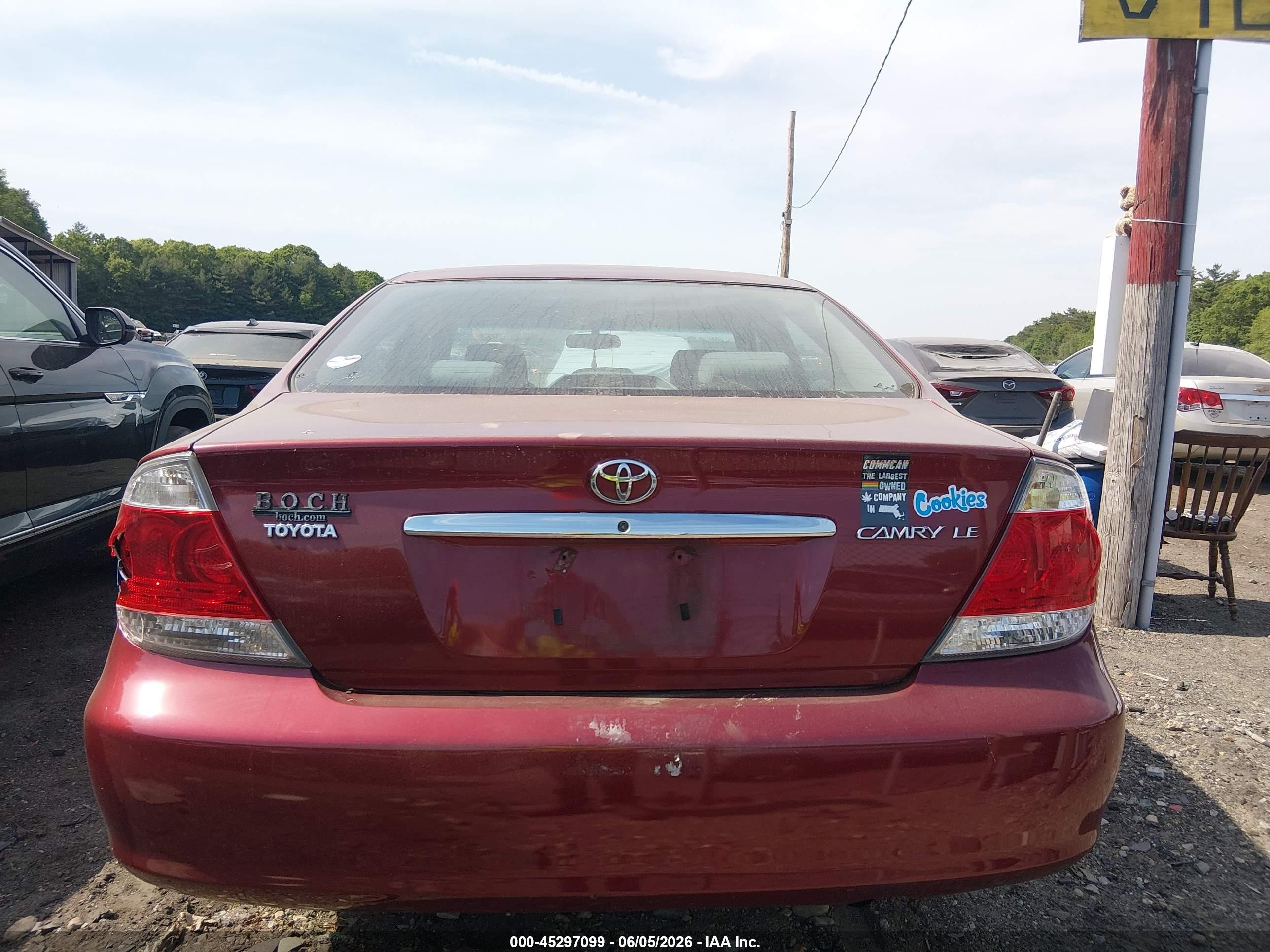 2005 Toyota Camry Le Red vin: 4T1BE32K05U407788