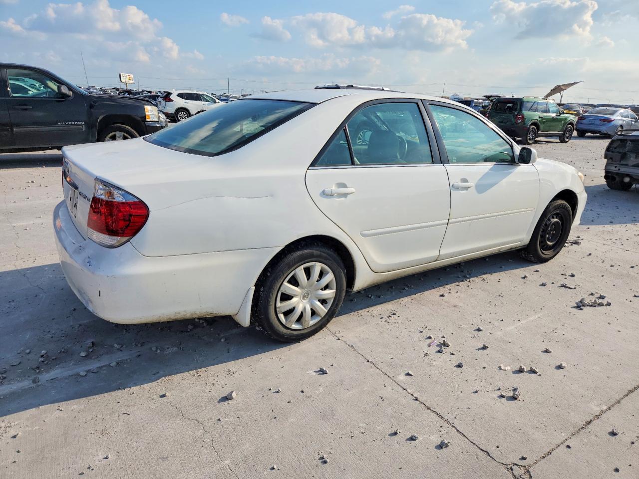 2005 Toyota Camry Le White vin: 4T1BE32K05U429726