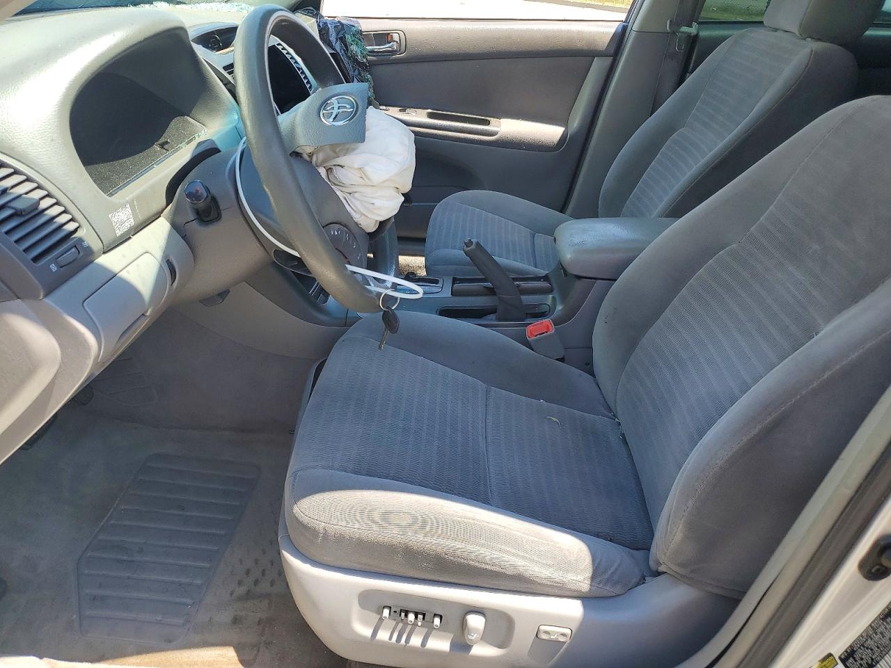 2005 Toyota Camry Le Silver vin: 4T1BE32K05U503369
