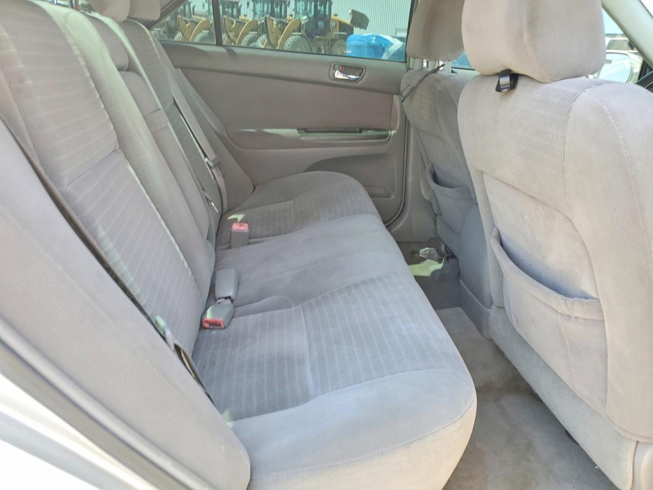 2005 Toyota Camry Le Silver vin: 4T1BE32K05U503369