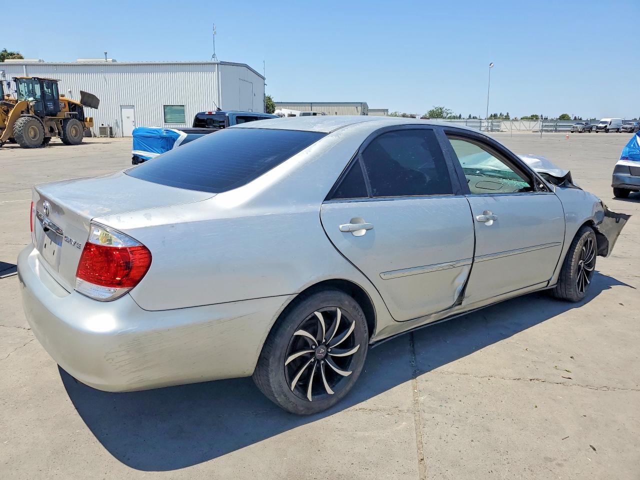 2005 Toyota Camry Le Silver vin: 4T1BE32K05U503369