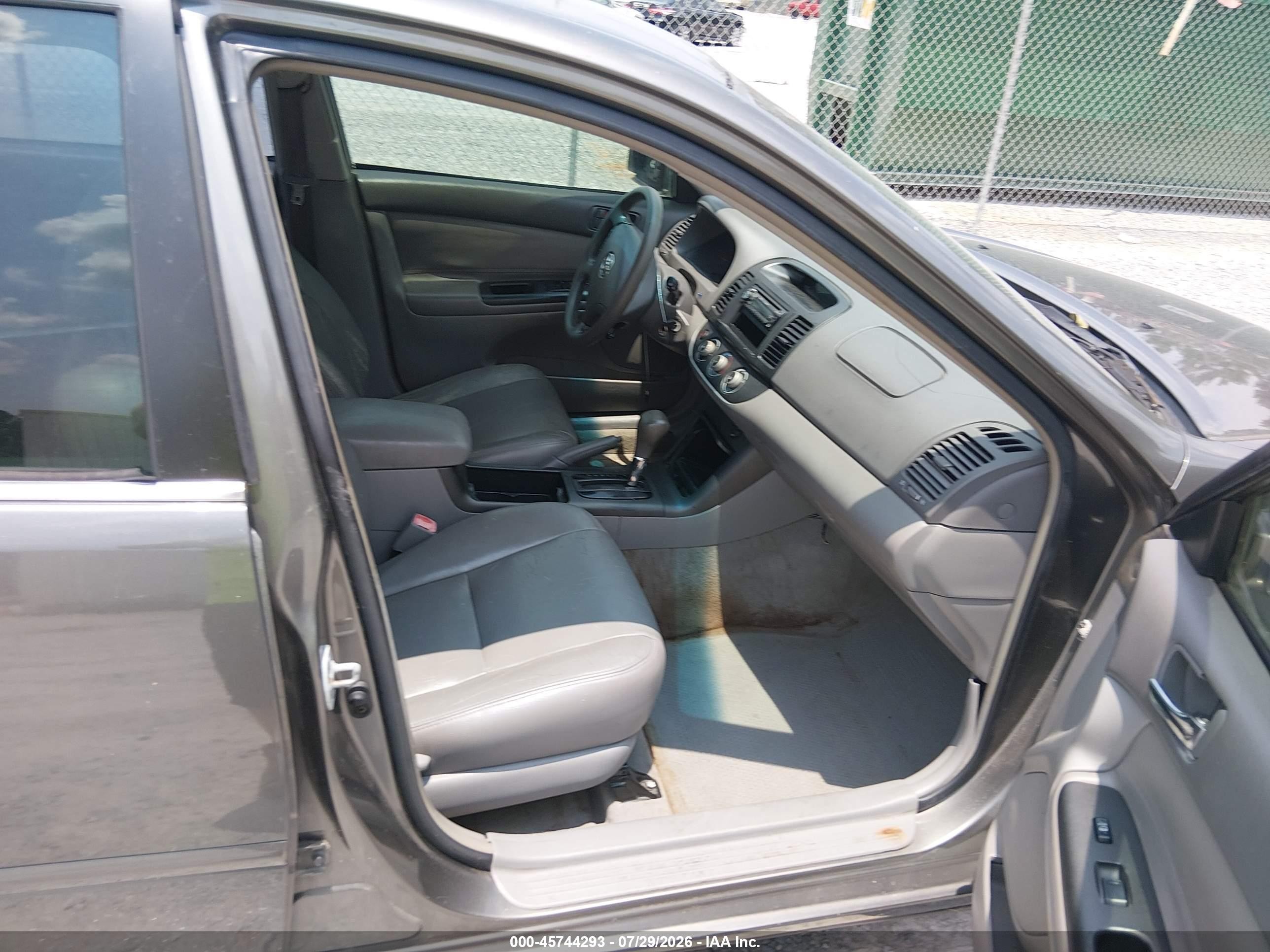 2005 Toyota Camry Std Tan vin: 4T1BE32K05U513707