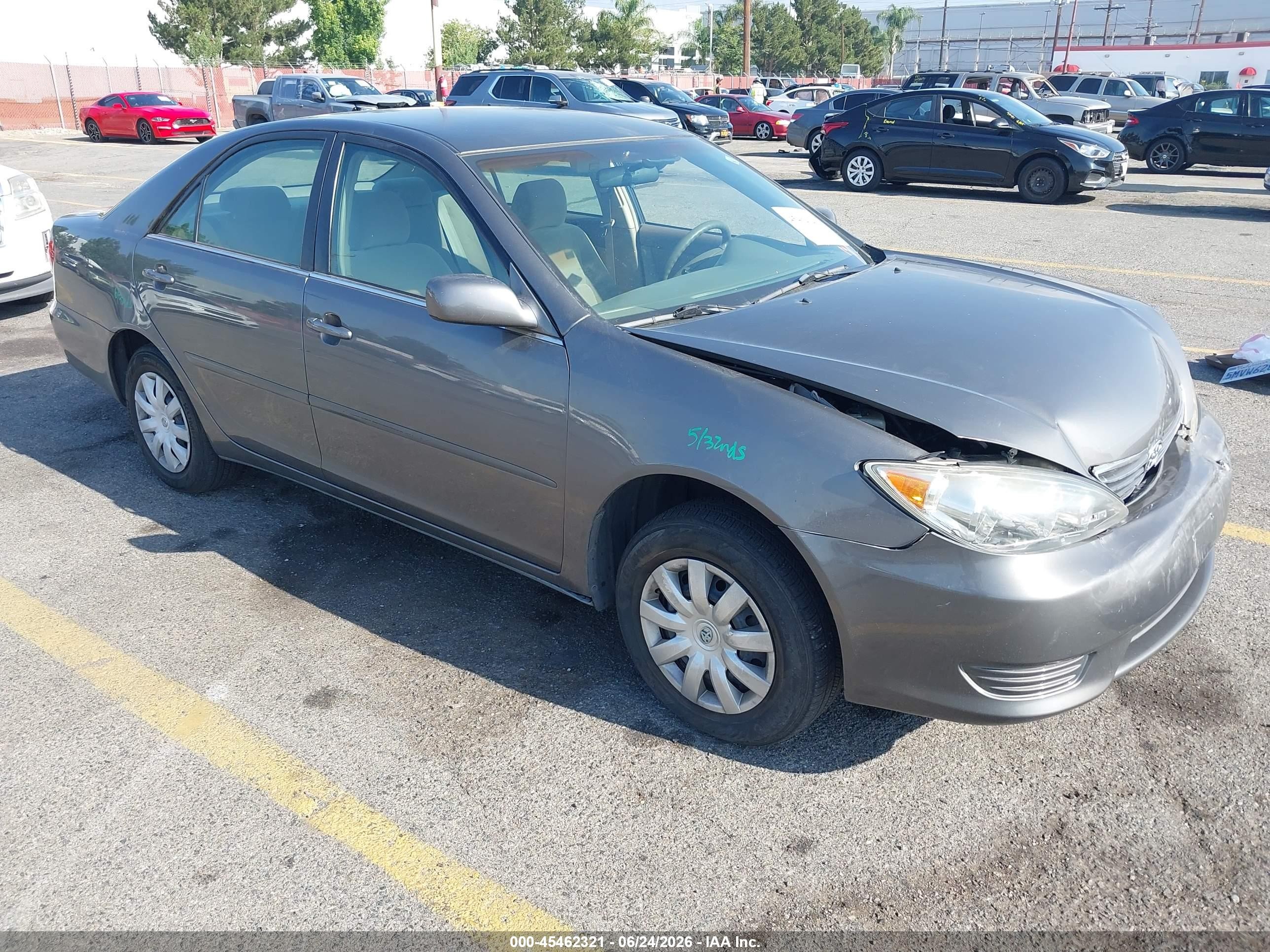 2005 Toyota Camry Le Gray vin: 4T1BE32K05U527333