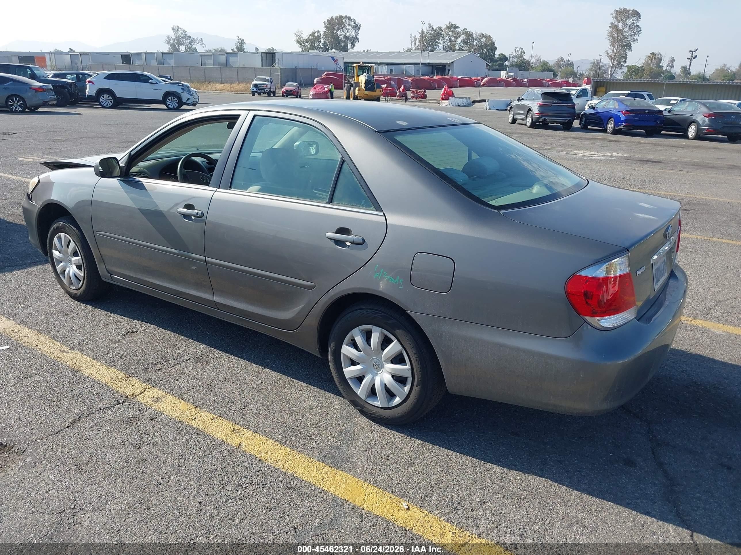 2005 Toyota Camry Le Gray vin: 4T1BE32K05U527333