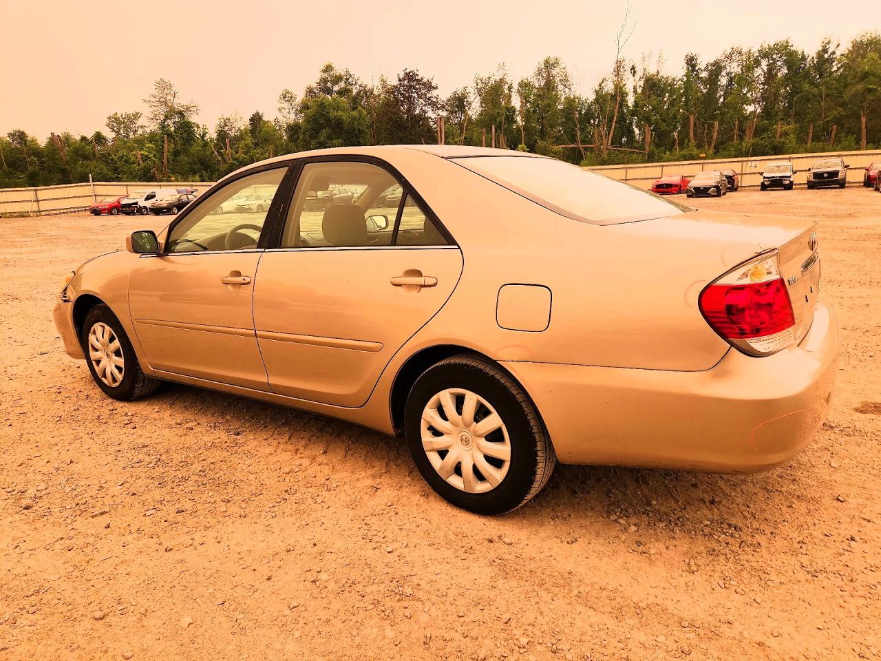 2005 Toyota Camry Le Tan vin: 4T1BE32K05U540423