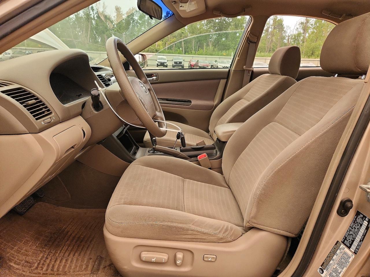 2005 Toyota Camry Le Tan vin: 4T1BE32K05U540423