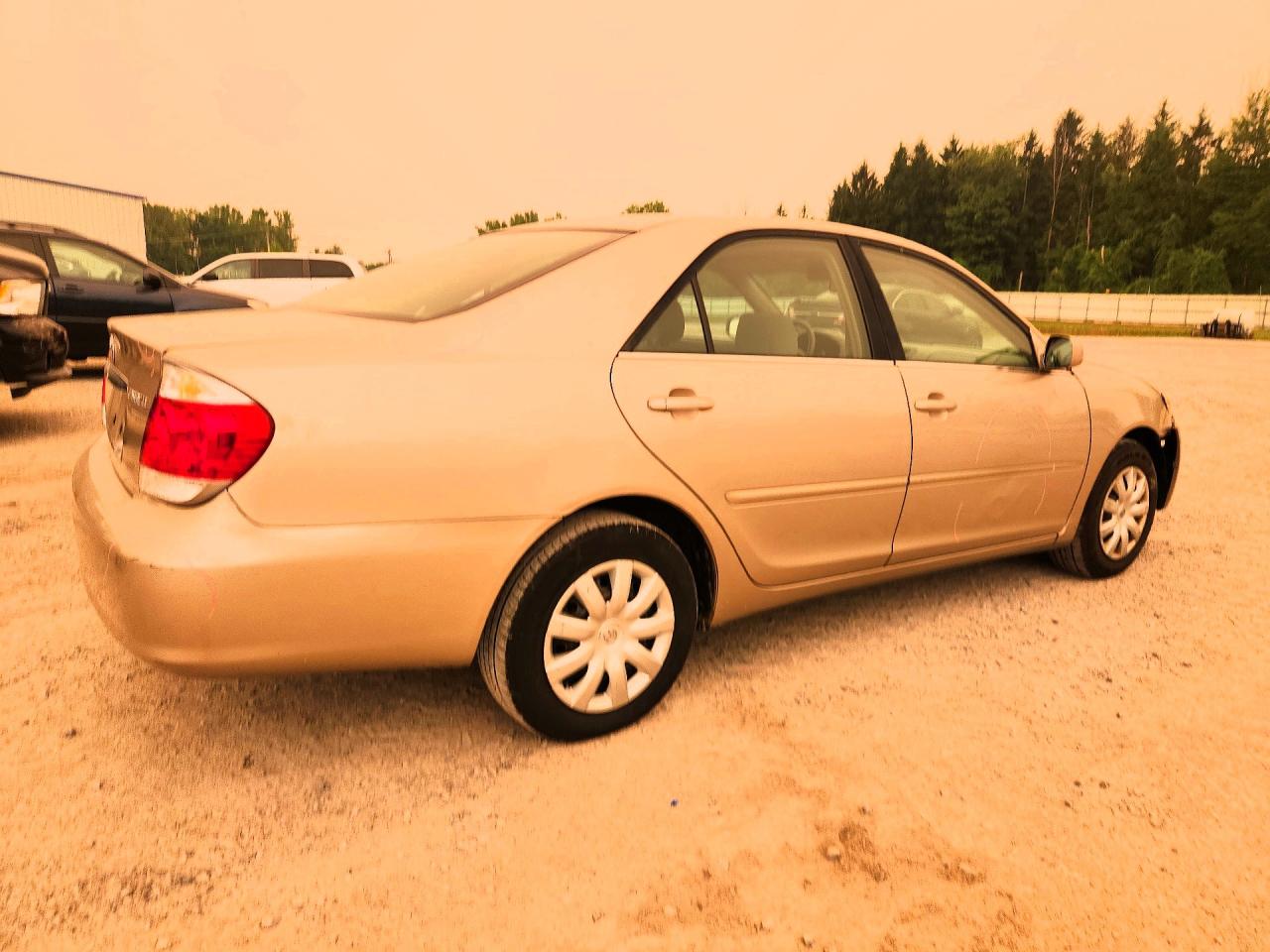 2005 Toyota Camry Le Tan vin: 4T1BE32K05U540423