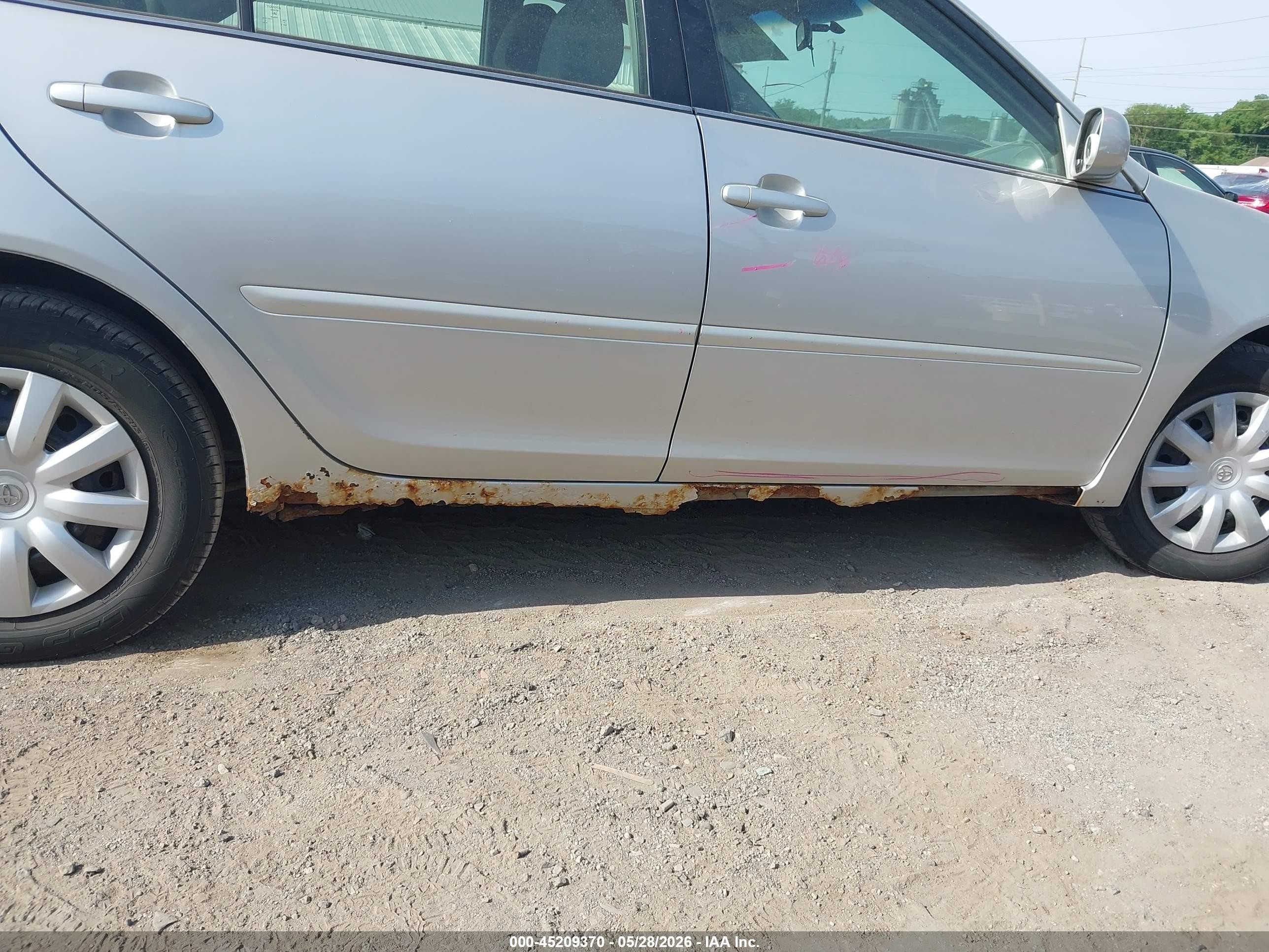 2005 Toyota Camry Le Silver vin: 4T1BE32K05U558257