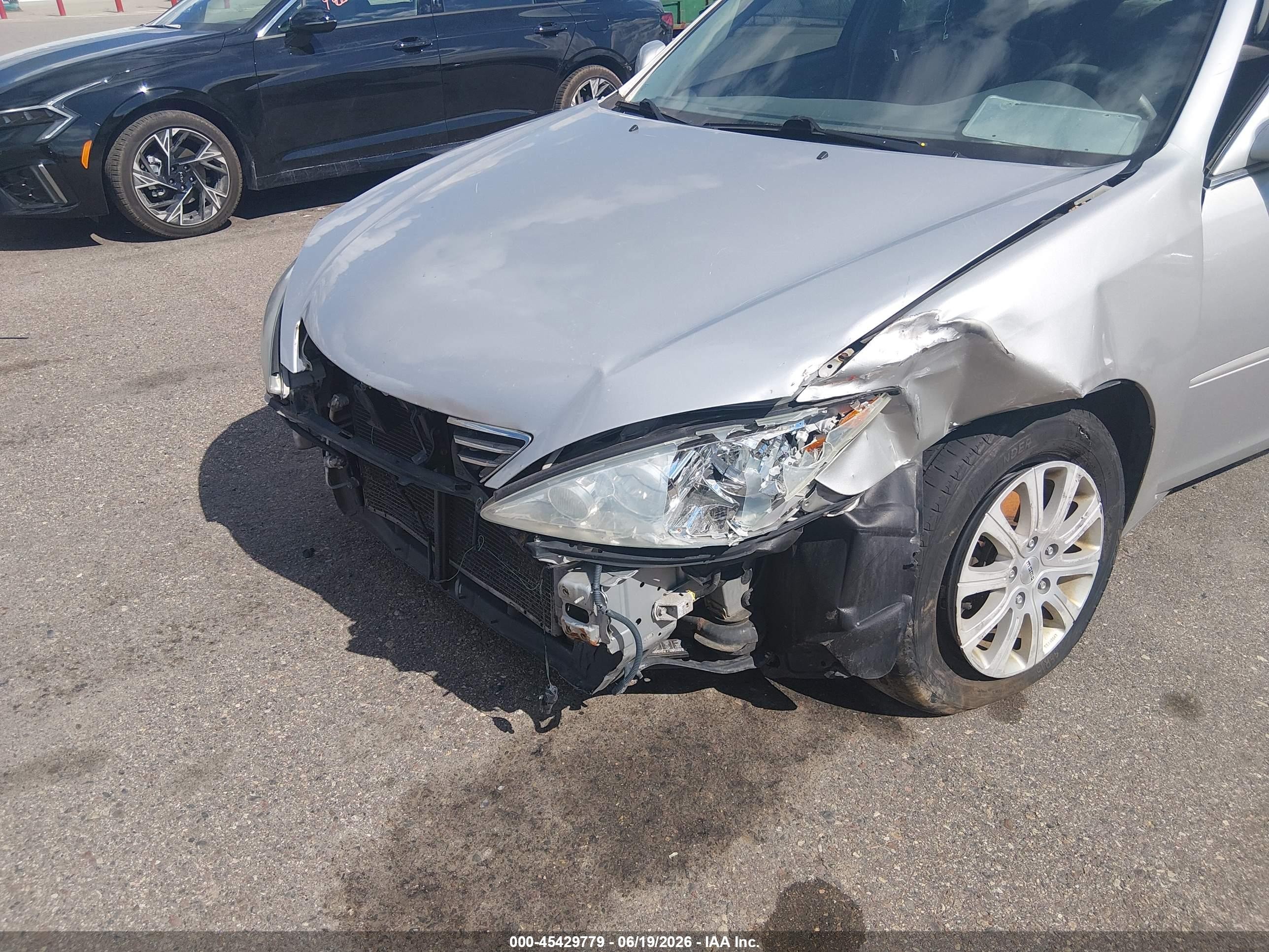 2005 Toyota Camry Le Silver vin: 4T1BE32K05U576001