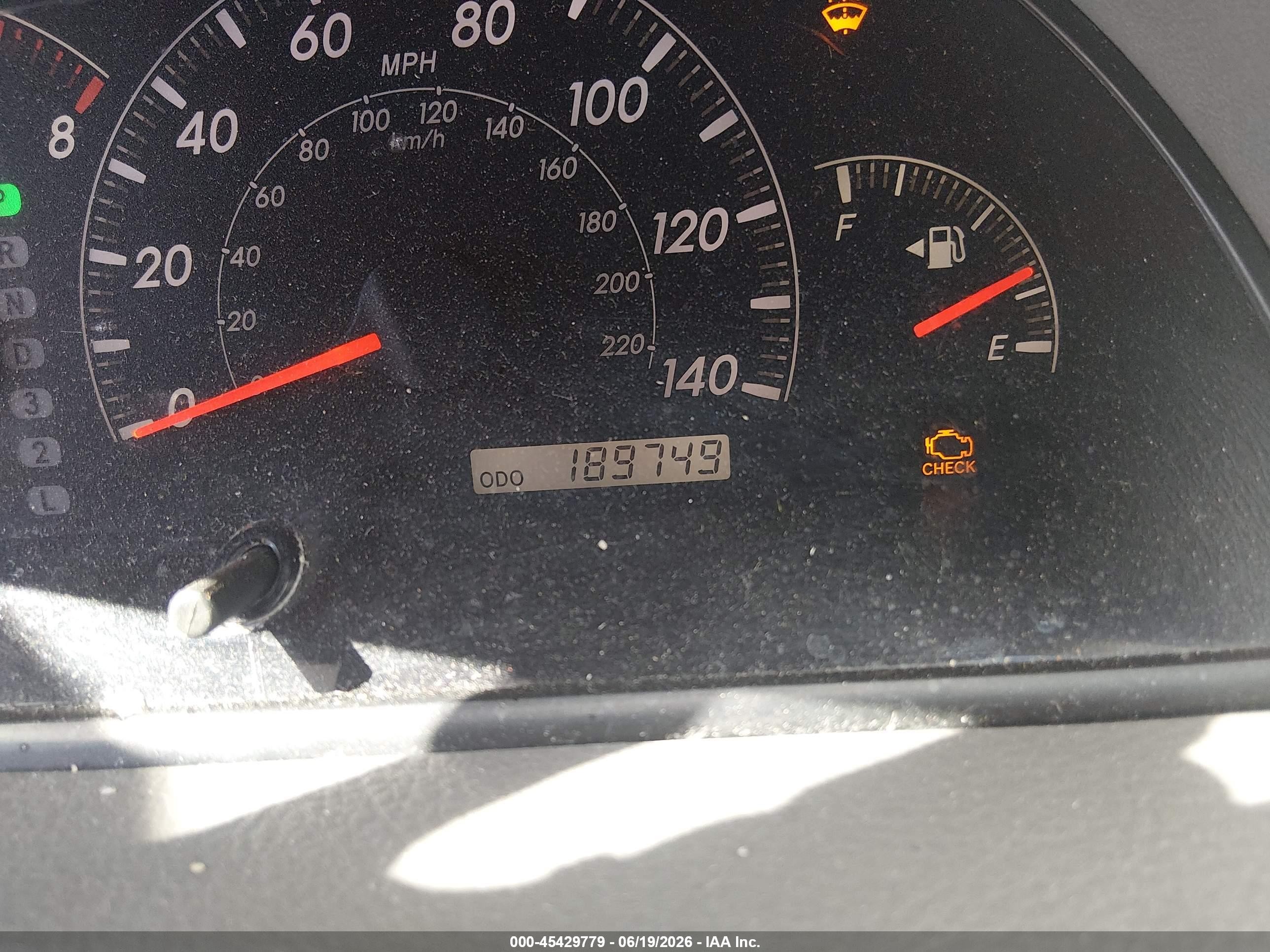 2005 Toyota Camry Le Silver vin: 4T1BE32K05U576001