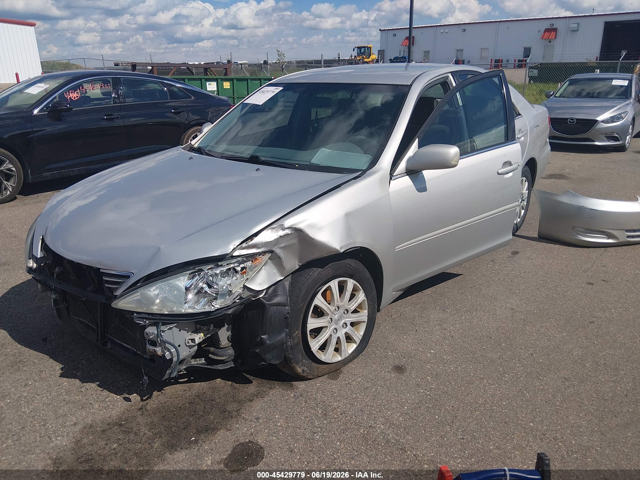 2005 Toyota Camry Le Silver vin: 4T1BE32K05U576001