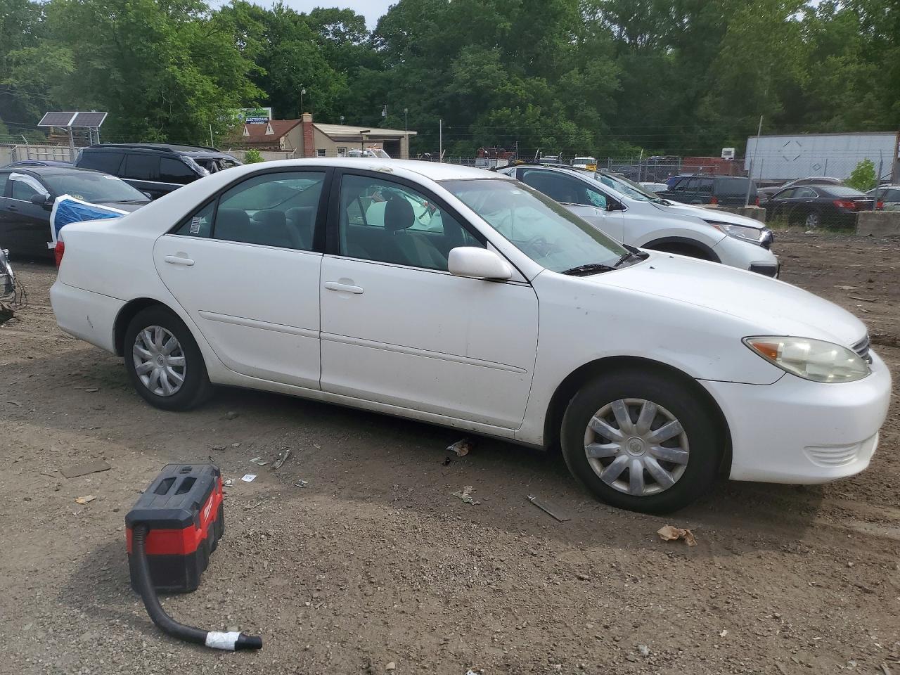 2005 Toyota Camry Le White vin: 4T1BE32K05U587533