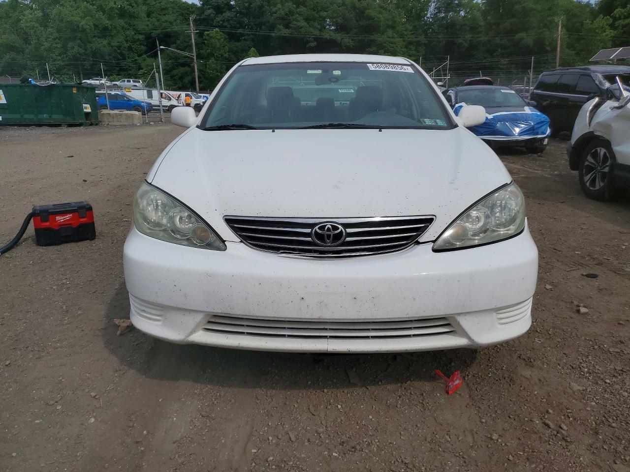 2005 Toyota Camry Le White vin: 4T1BE32K05U587533
