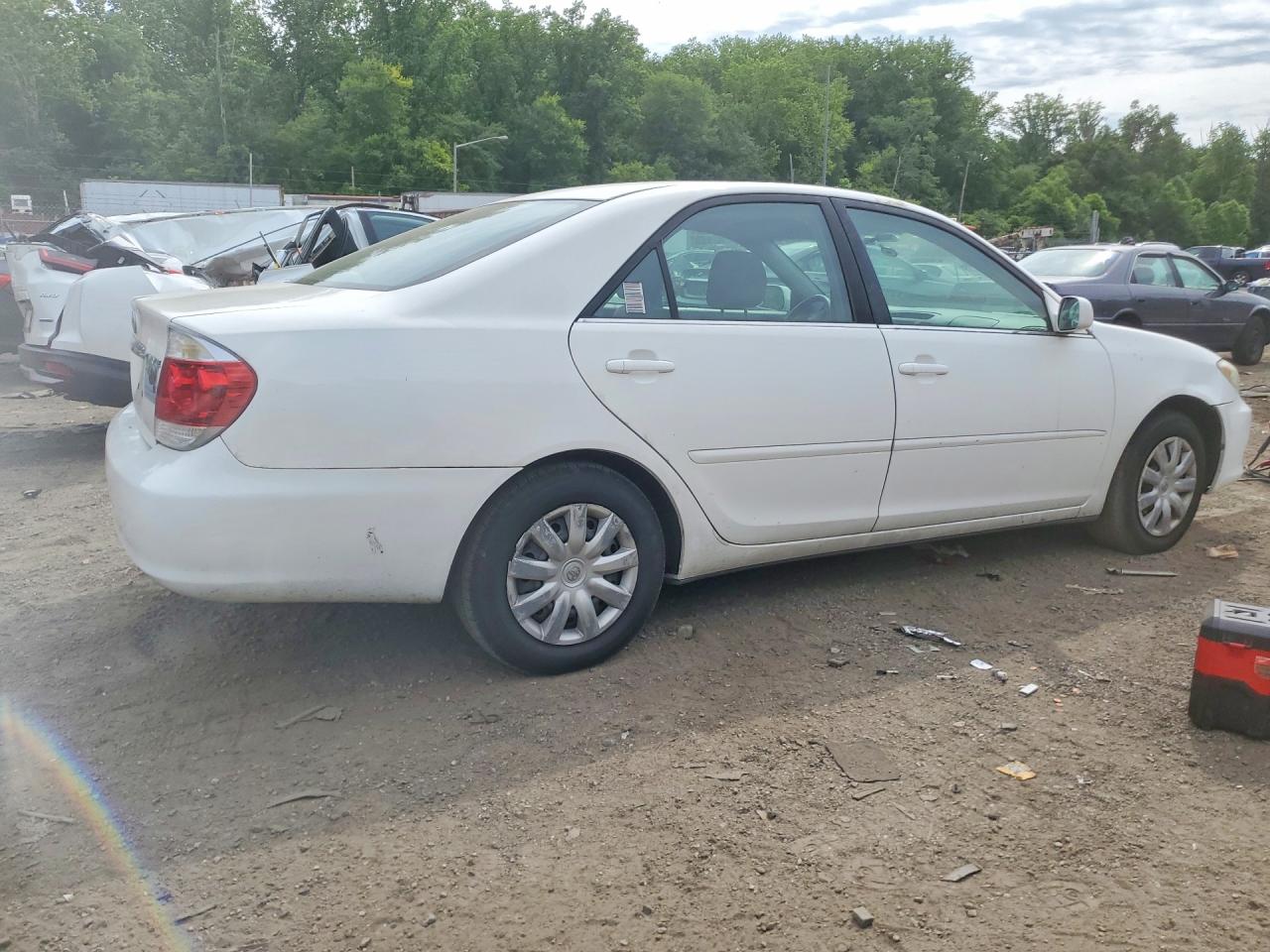 2005 Toyota Camry Le White vin: 4T1BE32K05U587533
