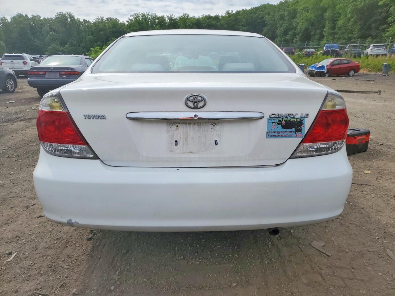 2005 Toyota Camry Le White vin: 4T1BE32K05U587533