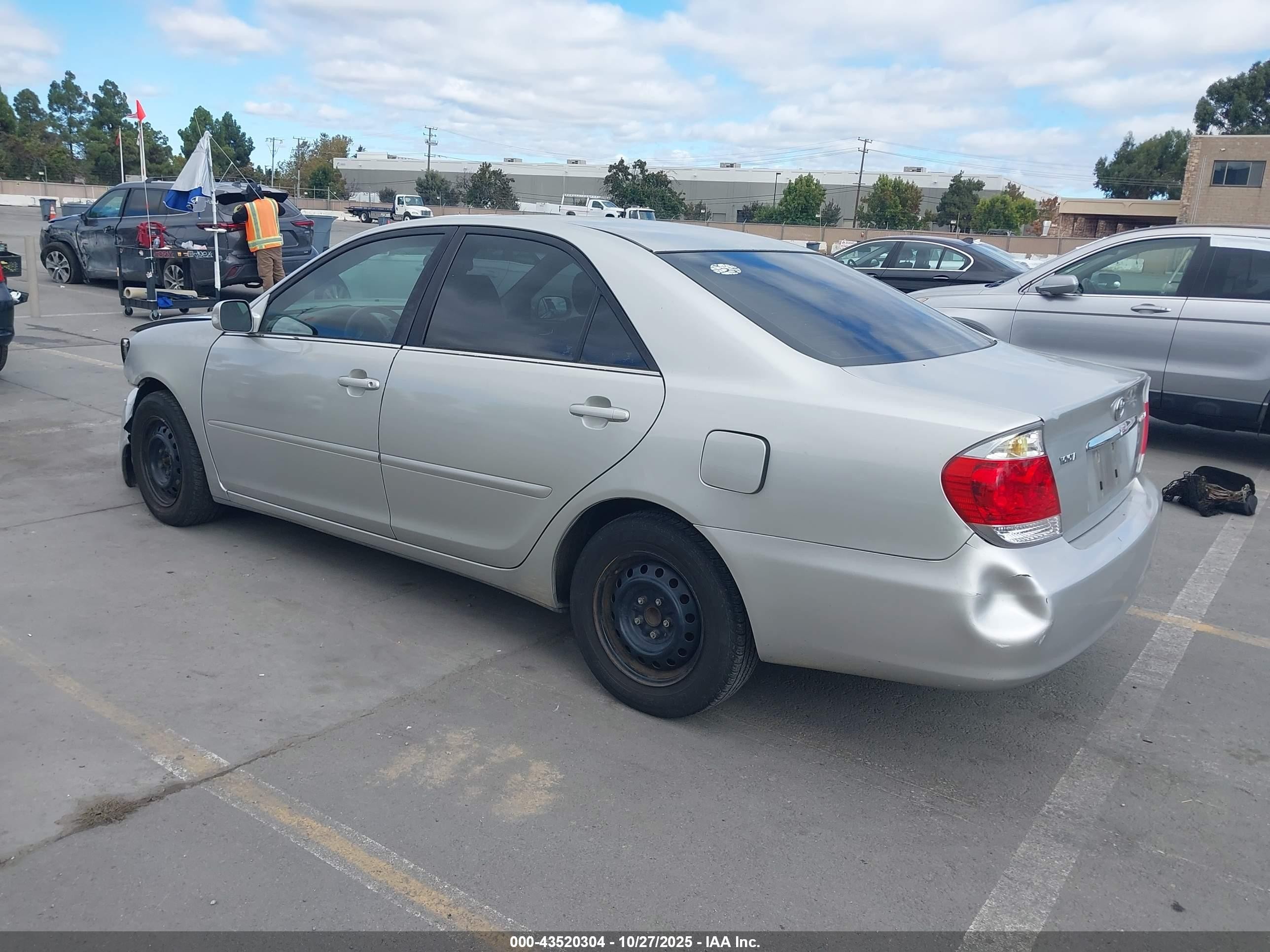 2005 Toyota Camry Le Silver vin: 4T1BE32K05U588505