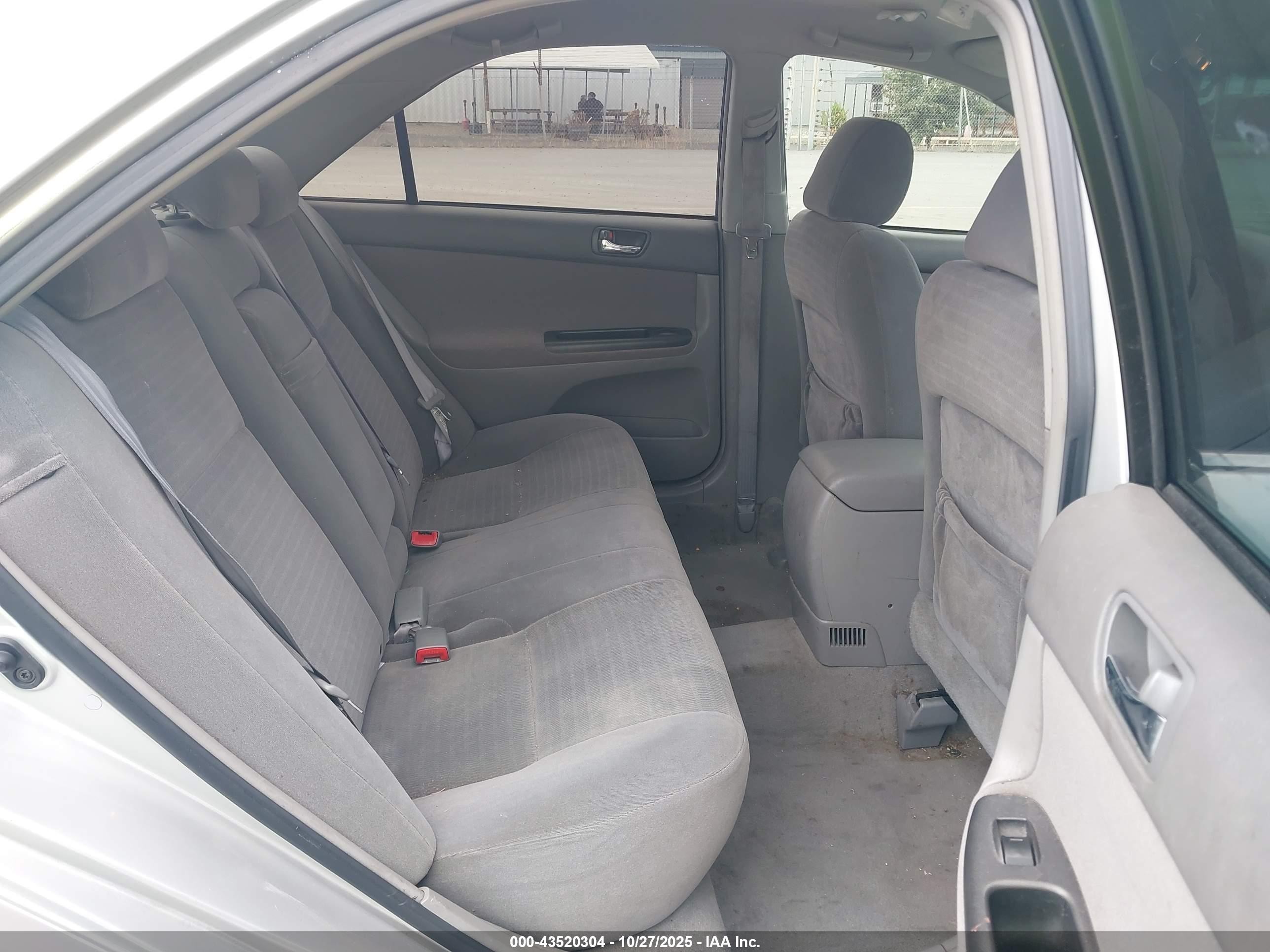 2005 Toyota Camry Le Silver vin: 4T1BE32K05U588505