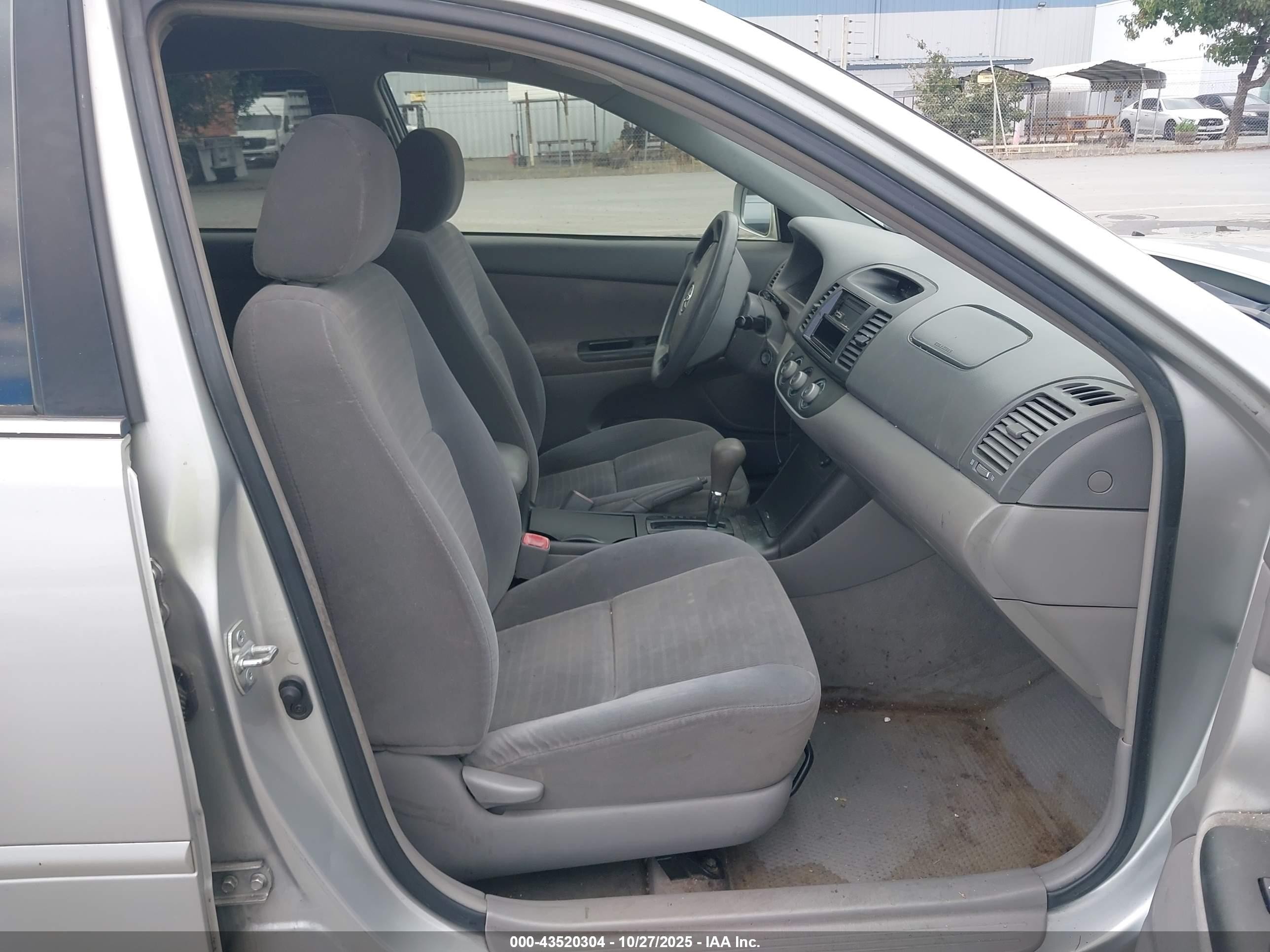 2005 Toyota Camry Le Silver vin: 4T1BE32K05U588505