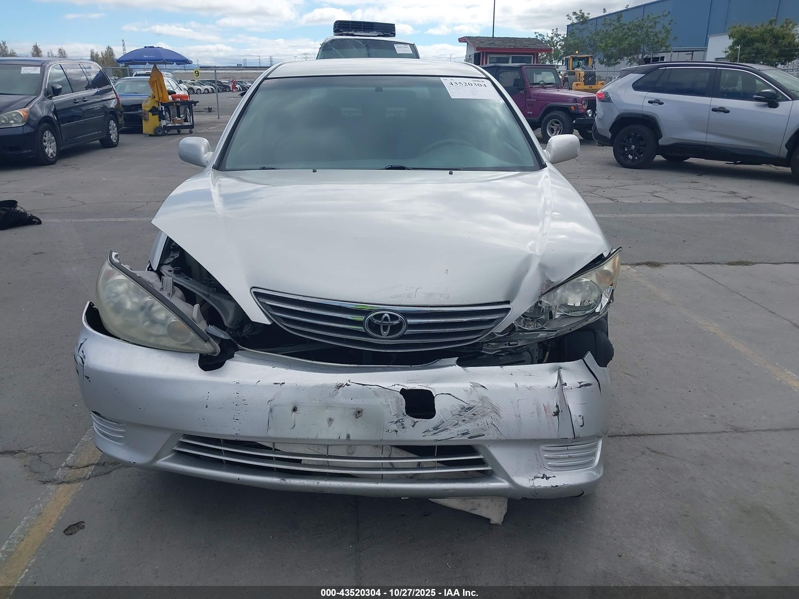 2005 Toyota Camry Le Silver vin: 4T1BE32K05U588505