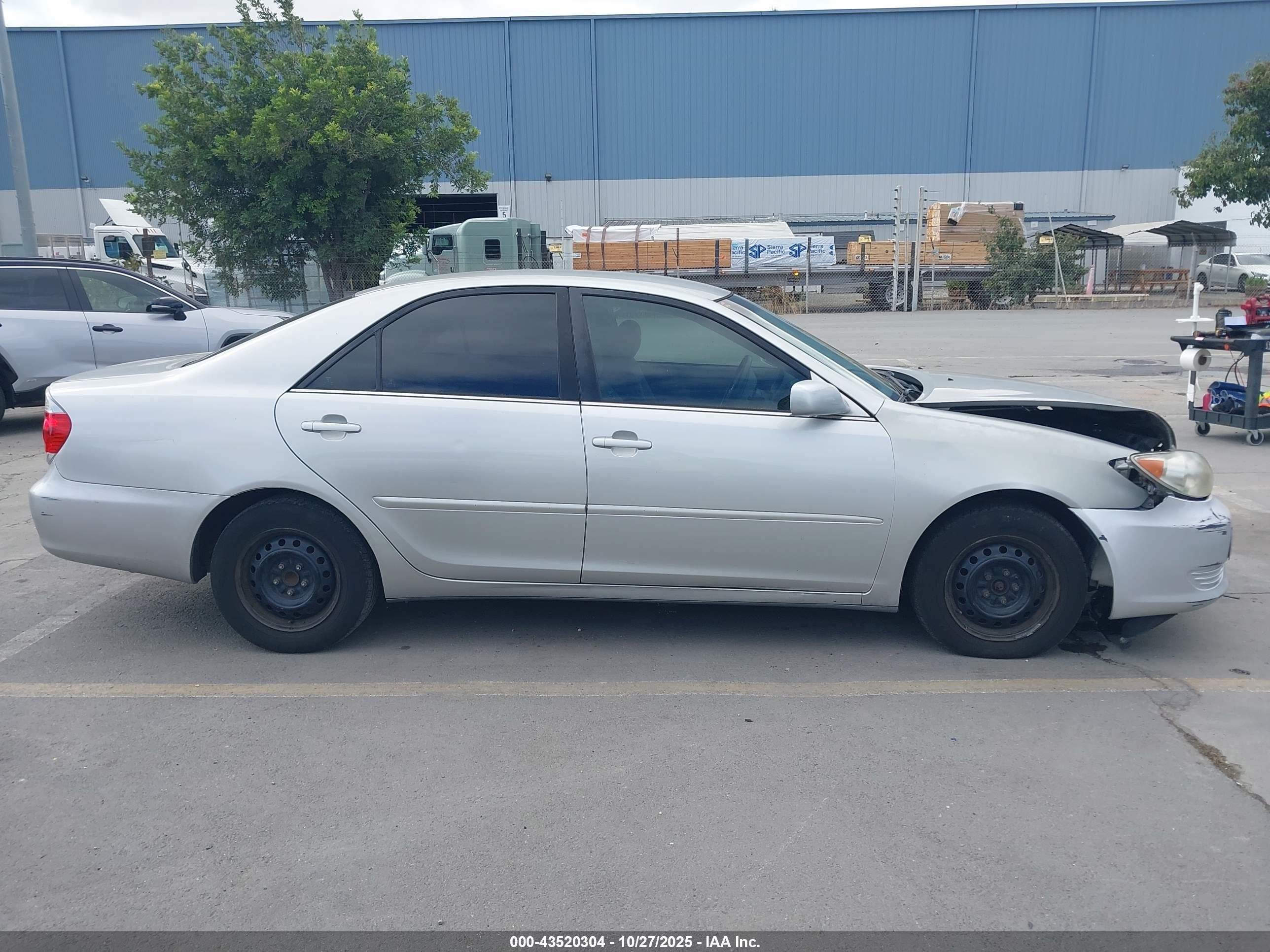 2005 Toyota Camry Le Silver vin: 4T1BE32K05U588505