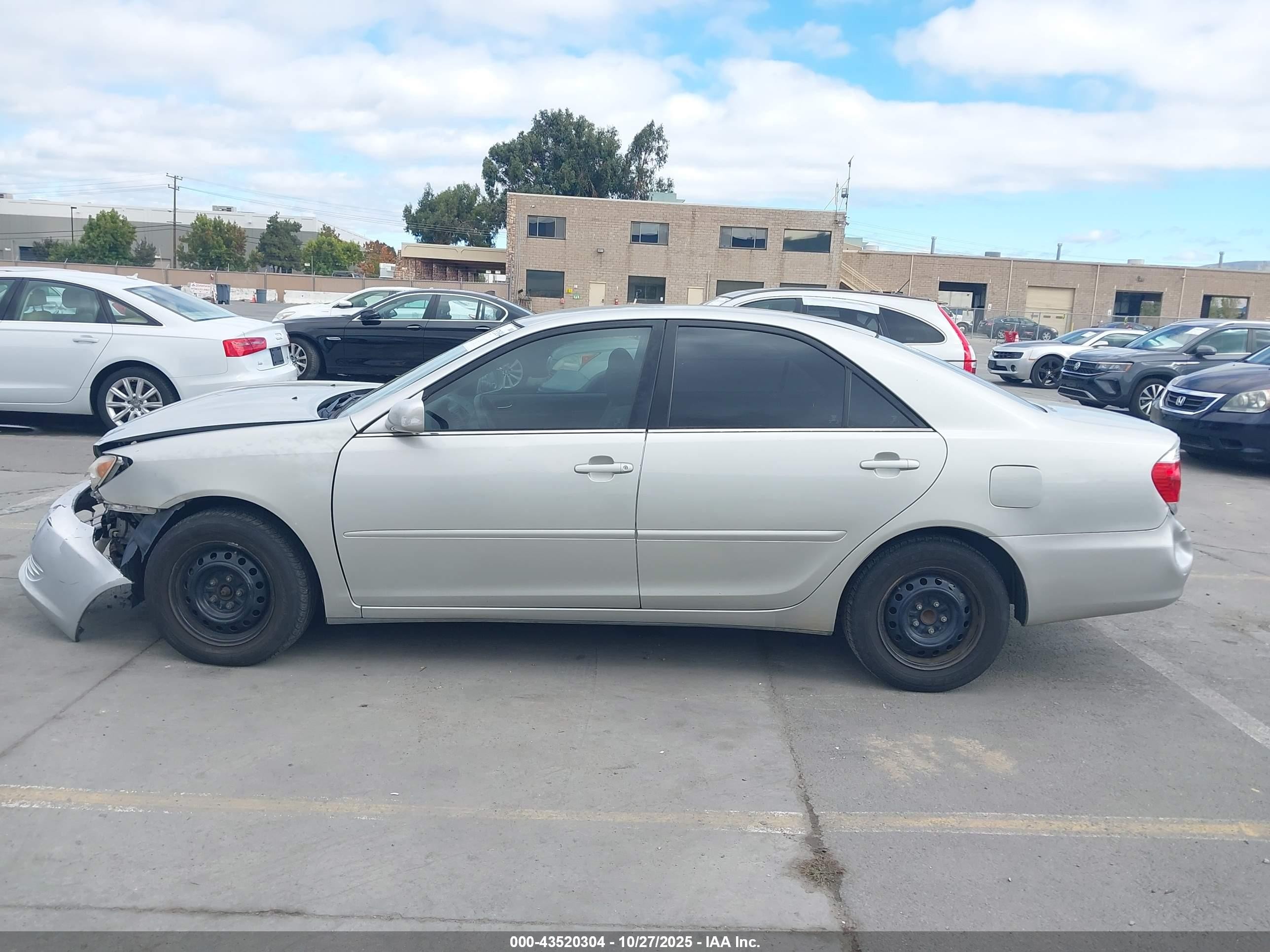 2005 Toyota Camry Le Silver vin: 4T1BE32K05U588505