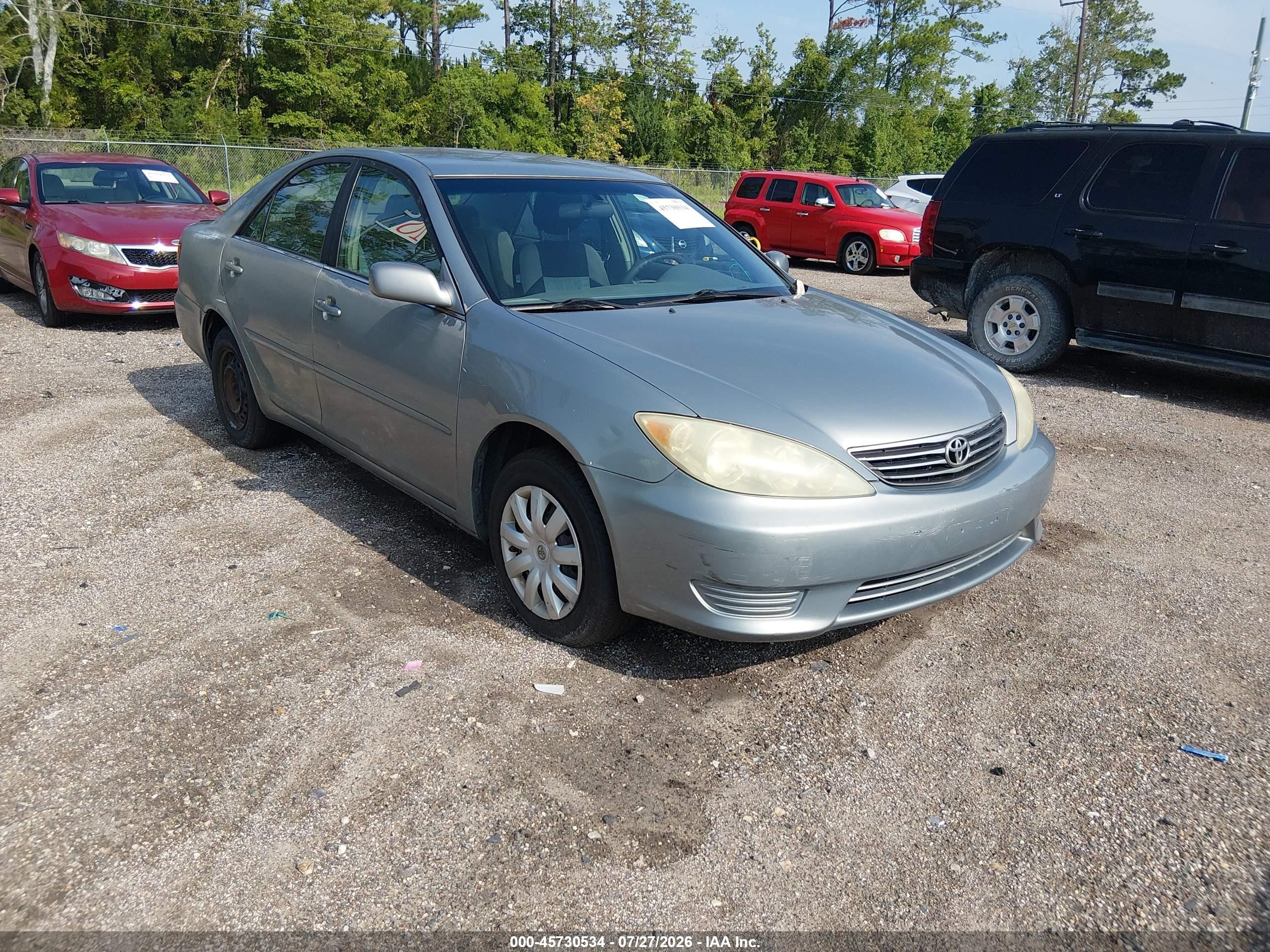 2005 Toyota Camry Le Silver vin: 4T1BE32K05U592912