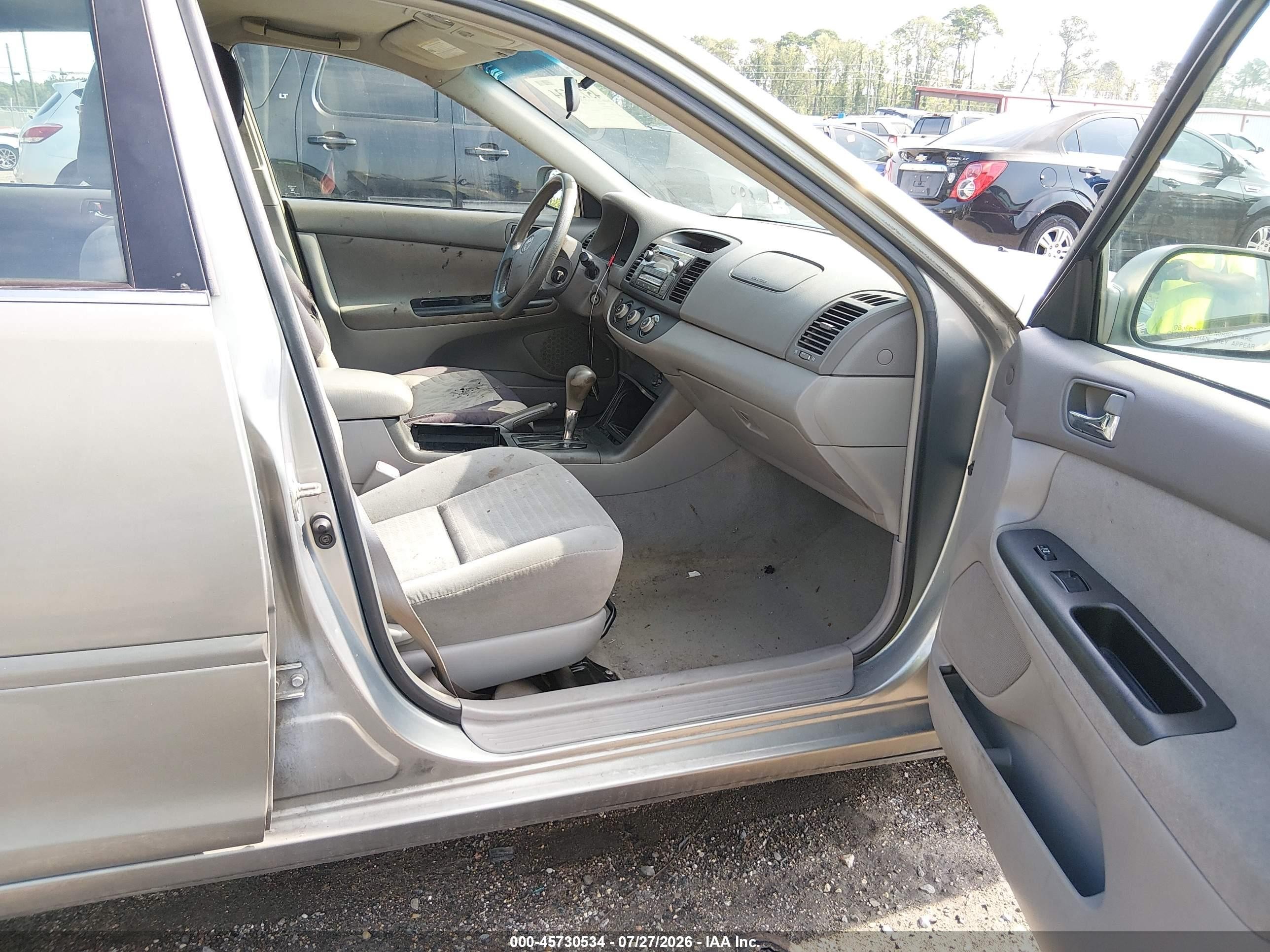 2005 Toyota Camry Le Silver vin: 4T1BE32K05U592912