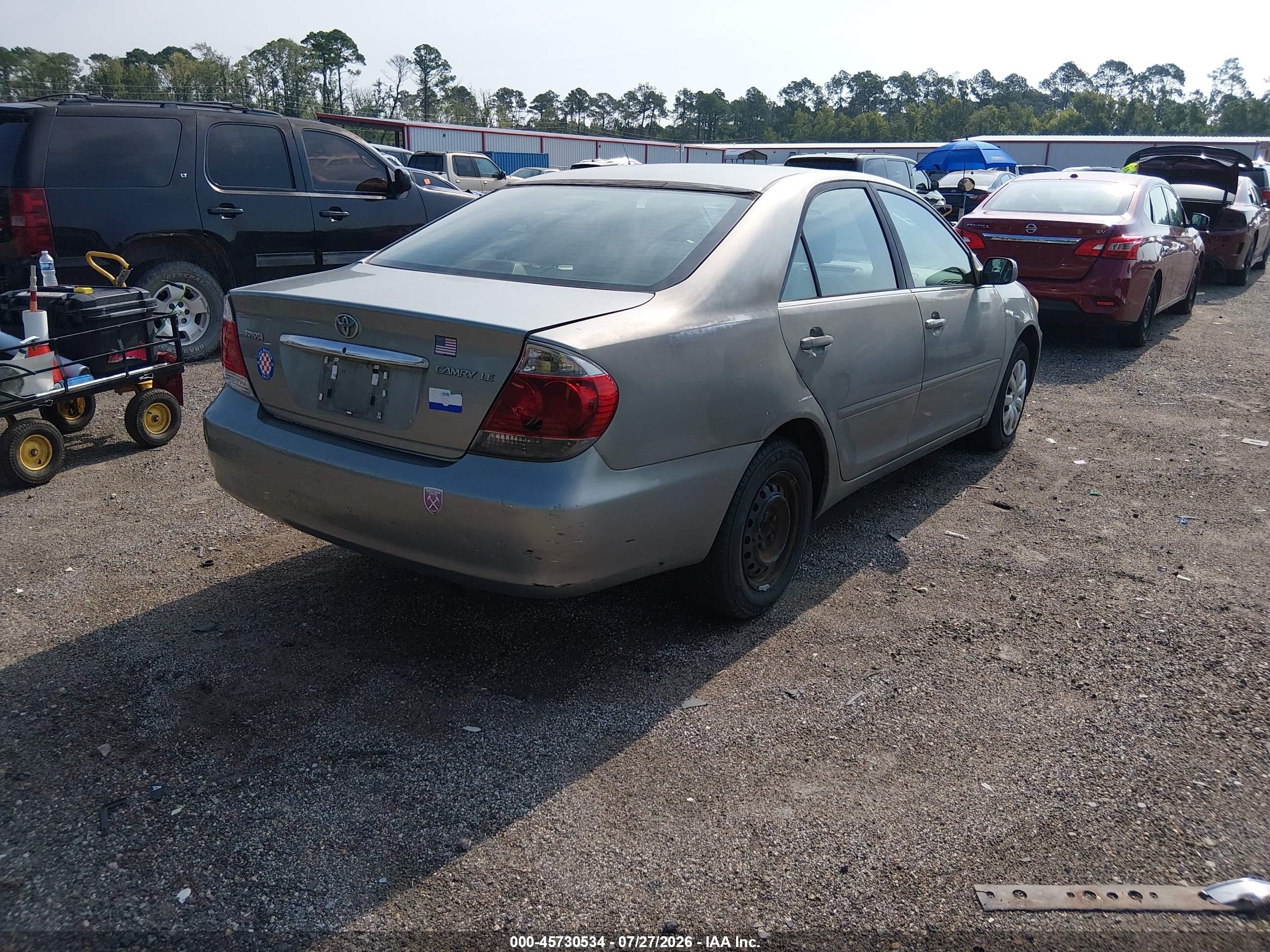 2005 Toyota Camry Le Silver vin: 4T1BE32K05U592912