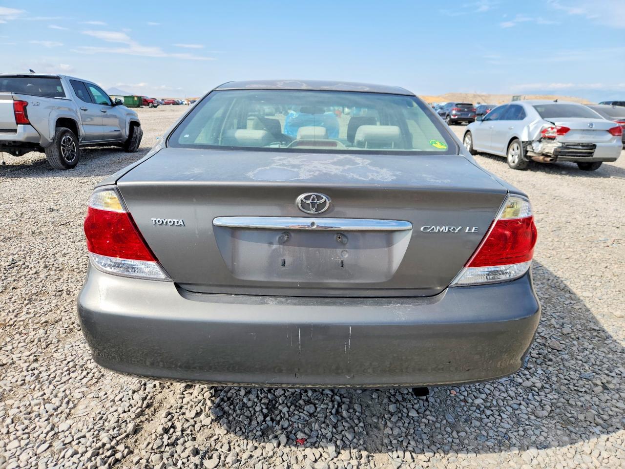 2005 Toyota Camry Le Gray vin: 4T1BE32K05U605173
