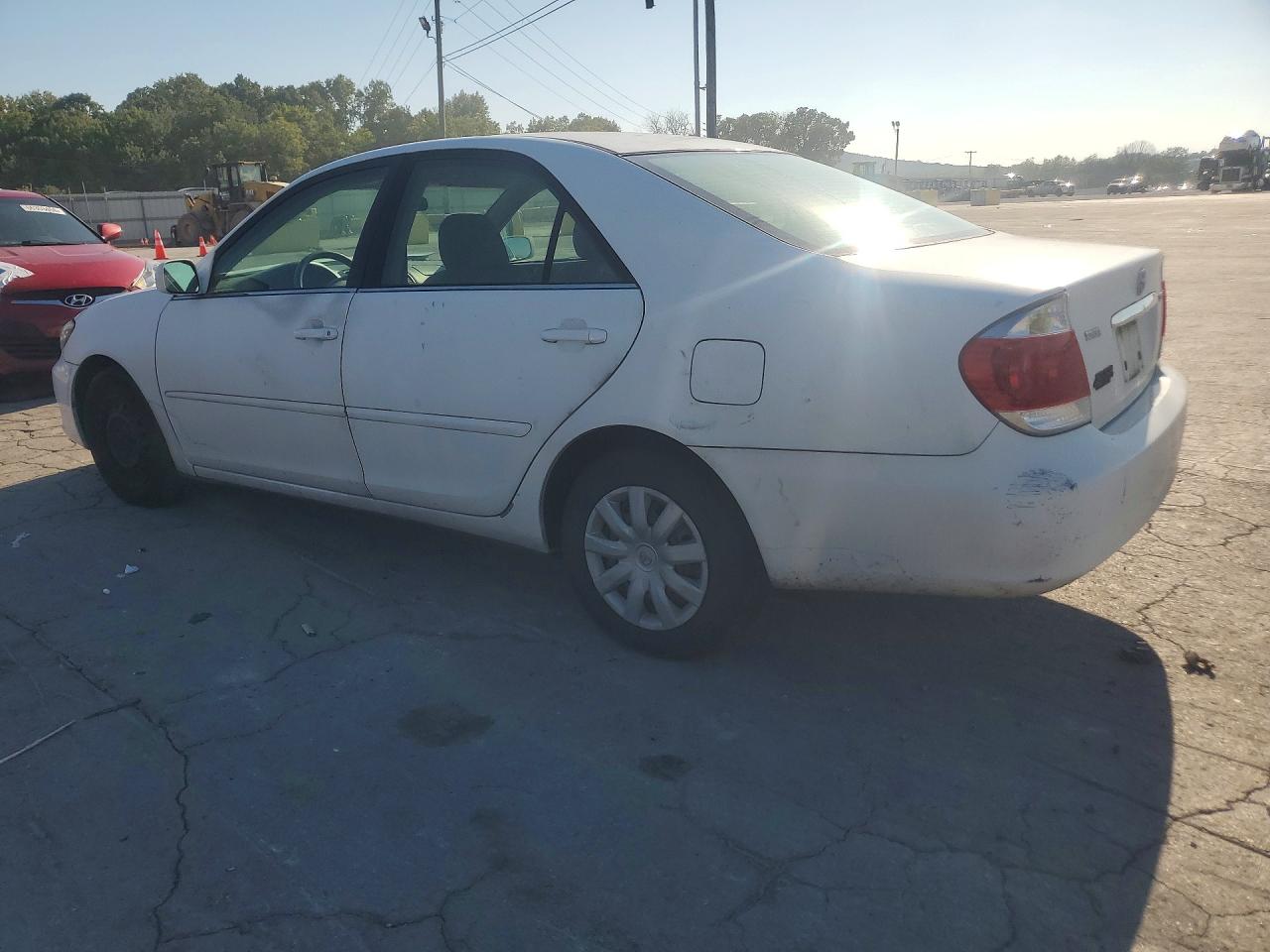 2005 Toyota Camry Le White vin: 4T1BE32K05U637007