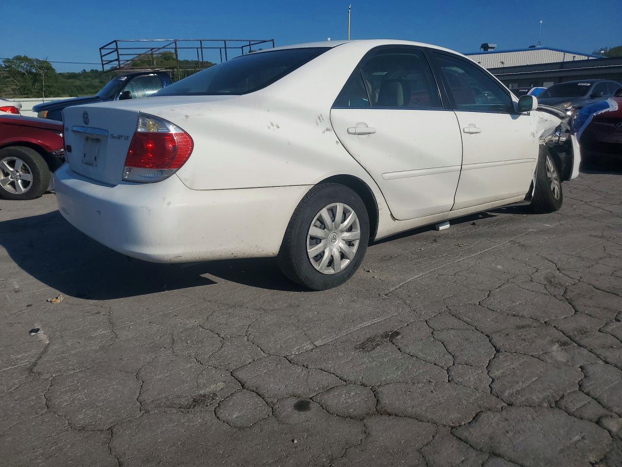 2005 Toyota Camry Le White vin: 4T1BE32K05U637007