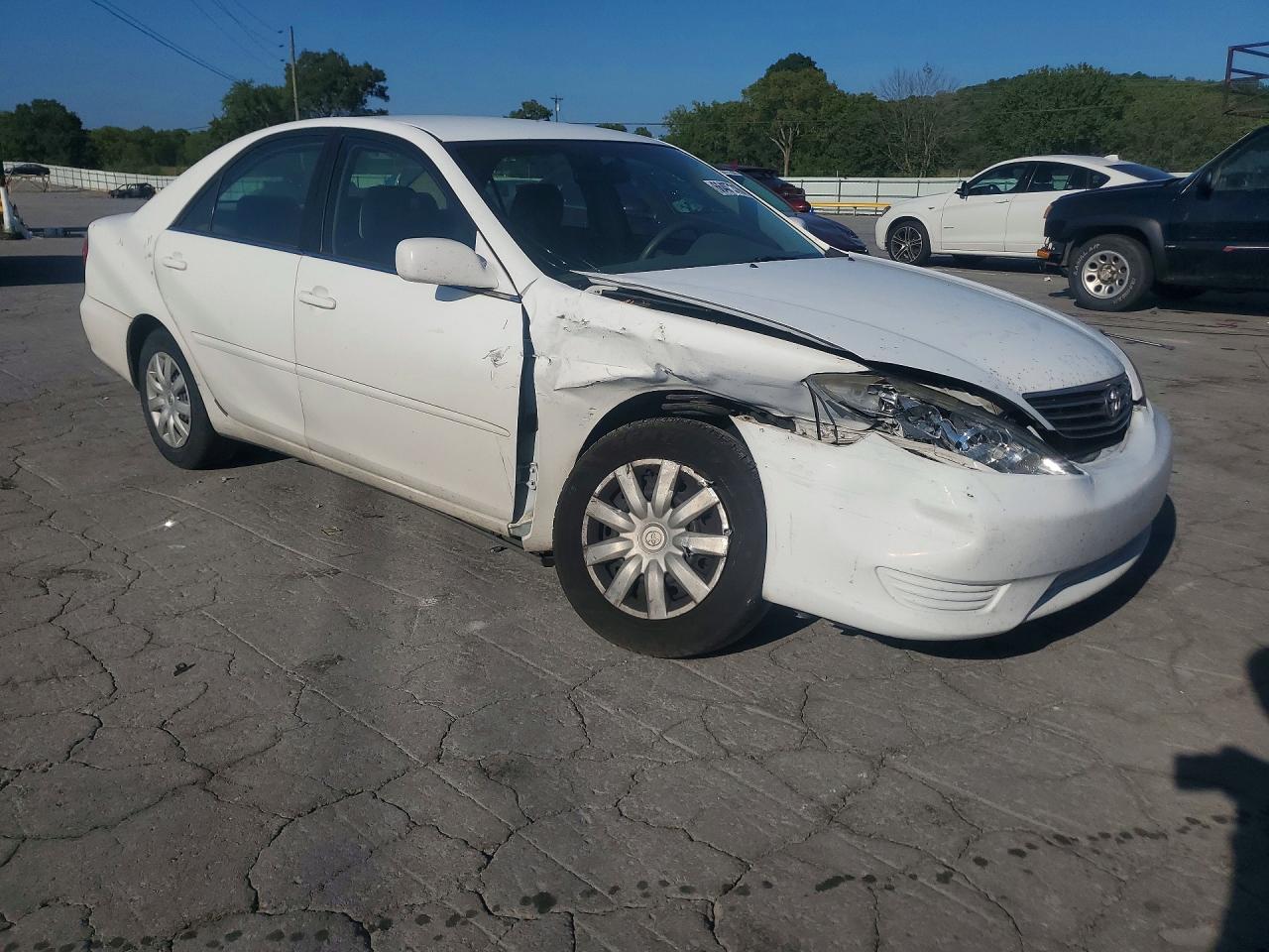 2005 Toyota Camry Le White vin: 4T1BE32K05U637007
