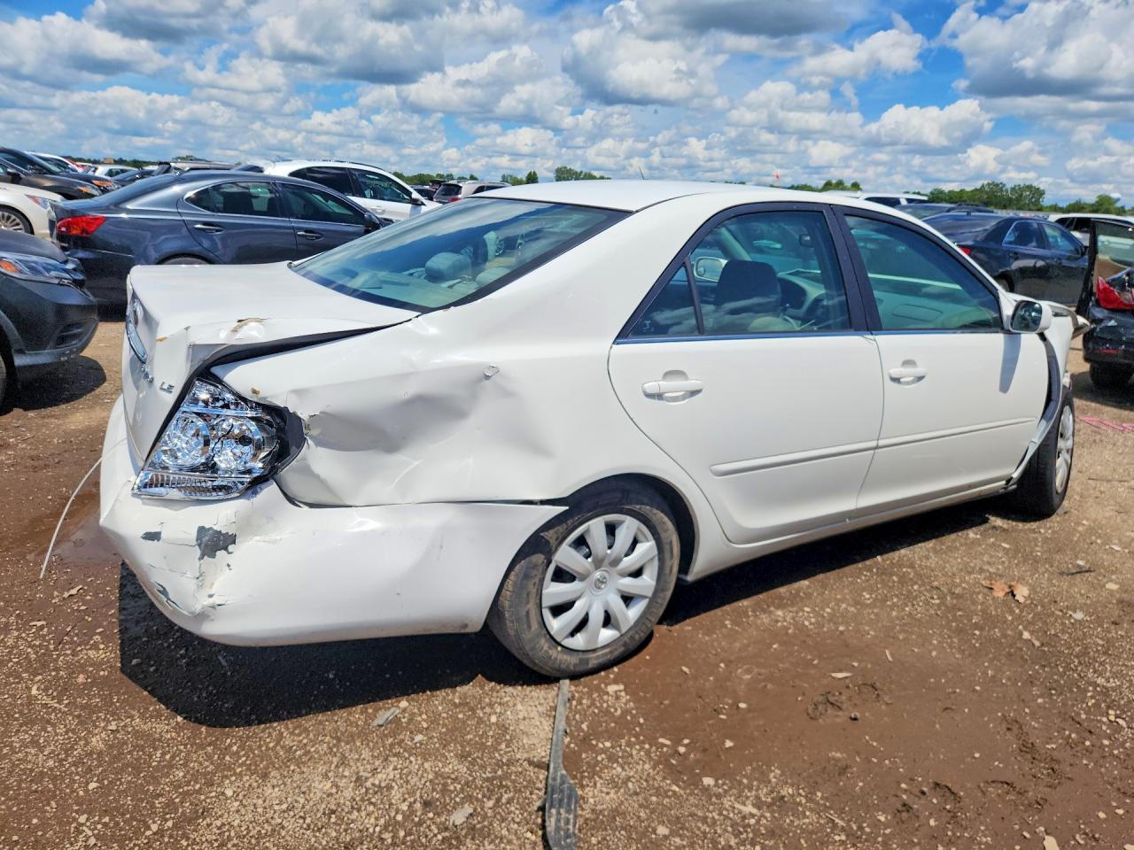 2006 Toyota Camry Le White vin: 4T1BE32K06U647702