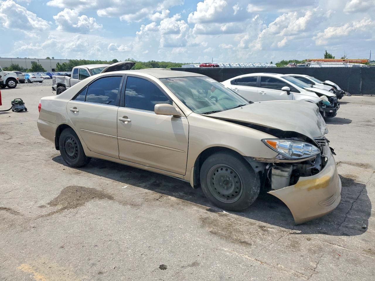 2006 Toyota Camry Le Gold vin: 4T1BE32K06U702911
