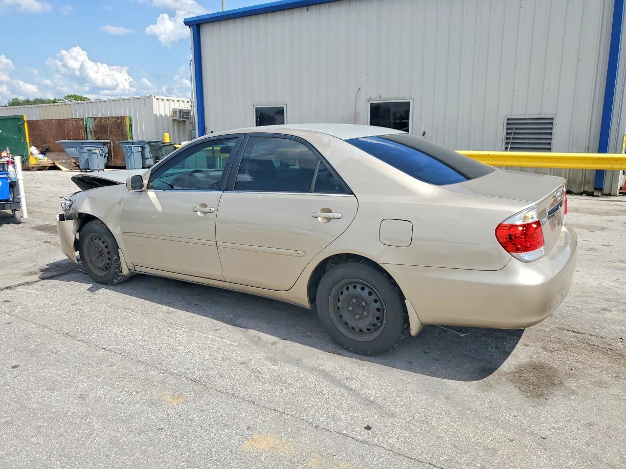 2006 Toyota Camry Le Gold vin: 4T1BE32K06U702911
