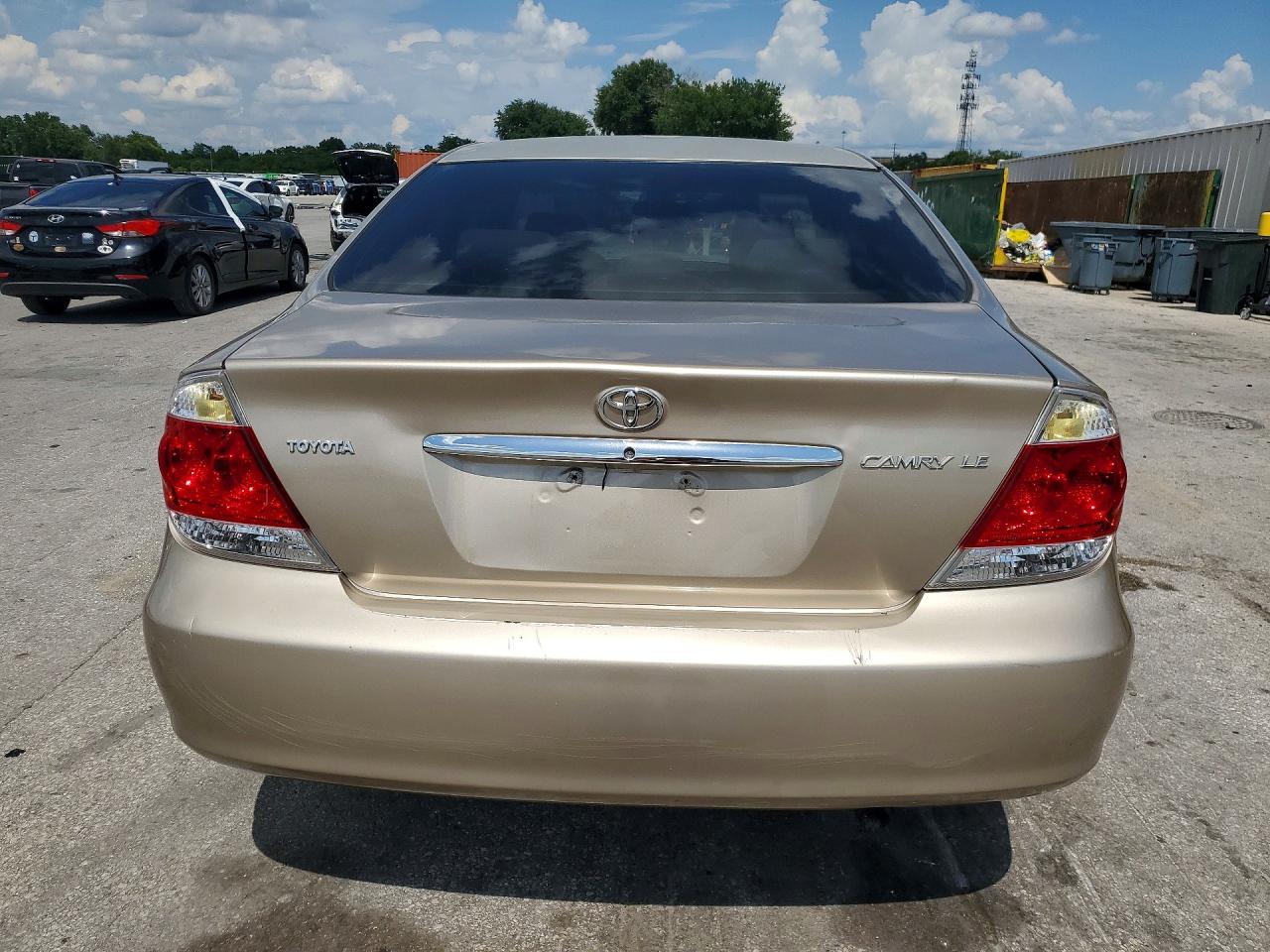 2006 Toyota Camry Le Gold vin: 4T1BE32K06U702911