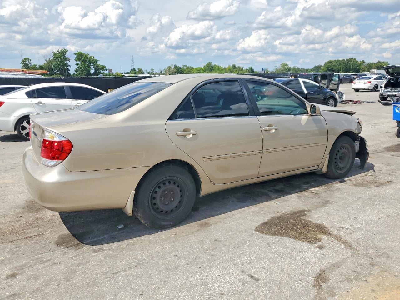 2006 Toyota Camry Le Gold vin: 4T1BE32K06U702911