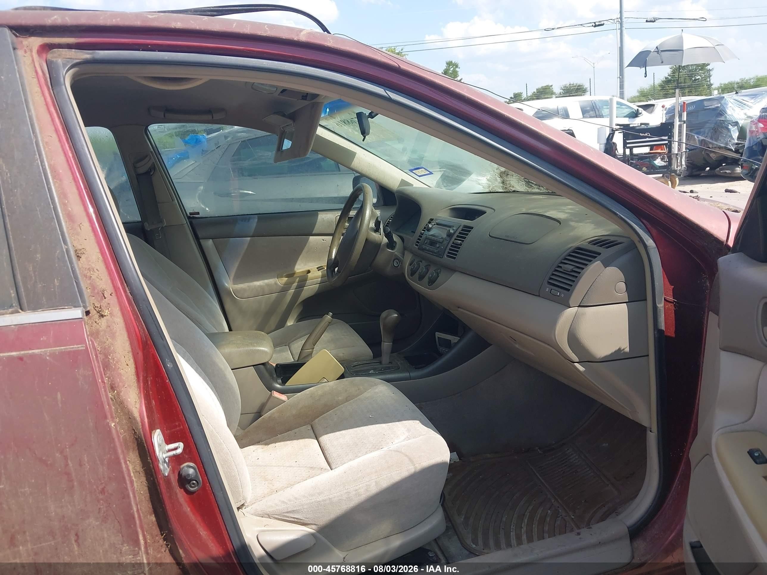 2002 Toyota Camry Le Red vin: 4T1BE32K12U031615