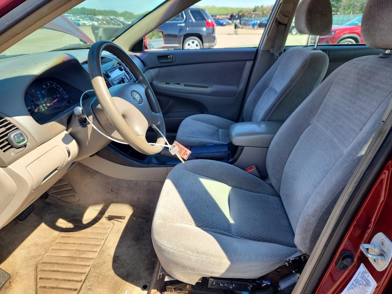 2002 Toyota Camry Le Maroon vin: 4T1BE32K12U032201