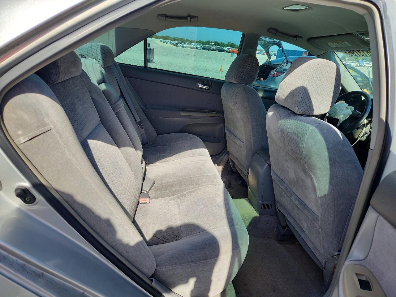 2002 Toyota Camry Le Silver vin: 4T1BE32K12U036040