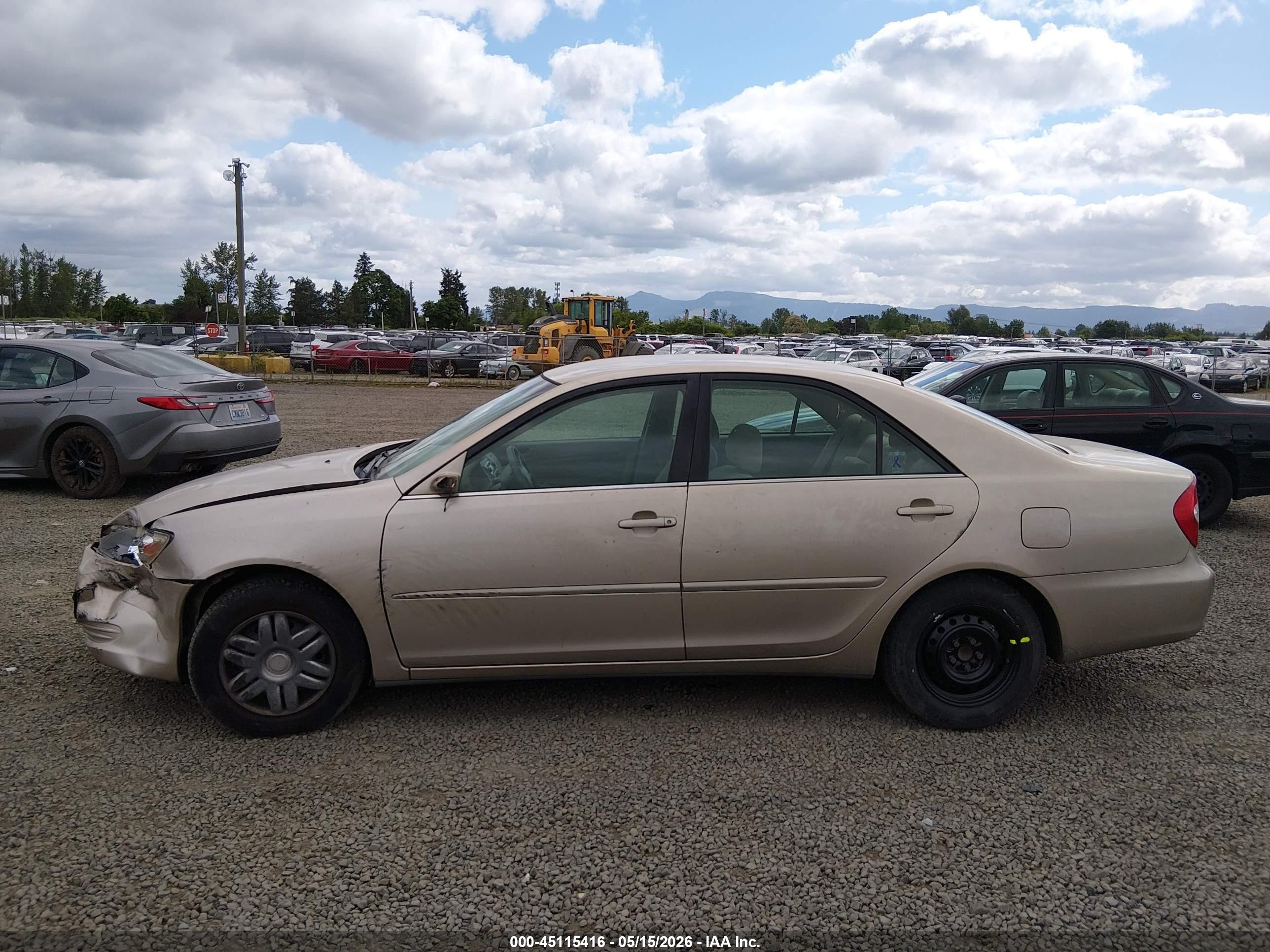 2002 Toyota Camry Le Brown vin: 4T1BE32K12U078143