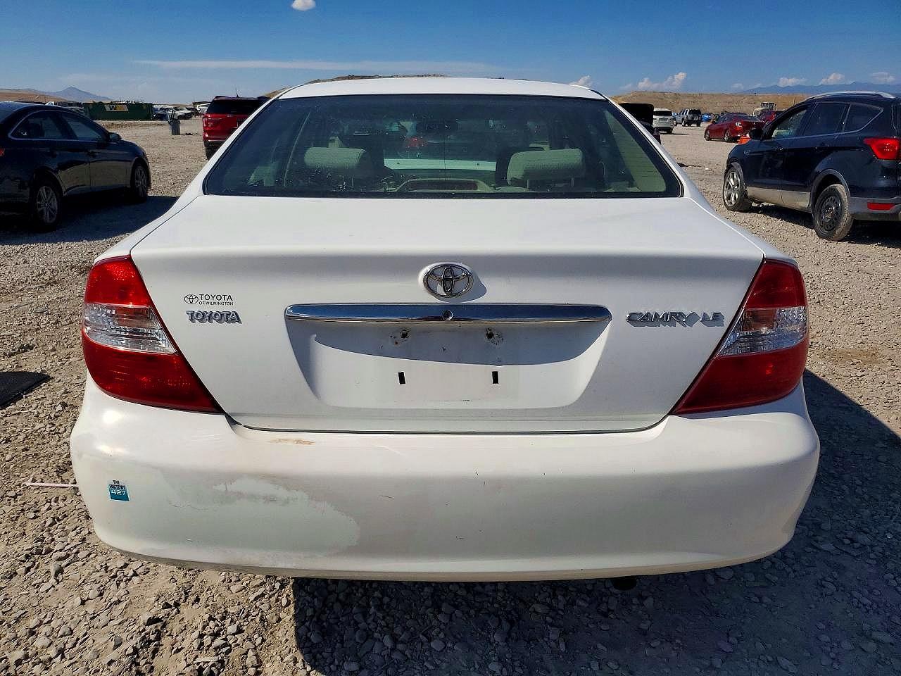 2002 Toyota Camry Le White vin: 4T1BE32K12U083519